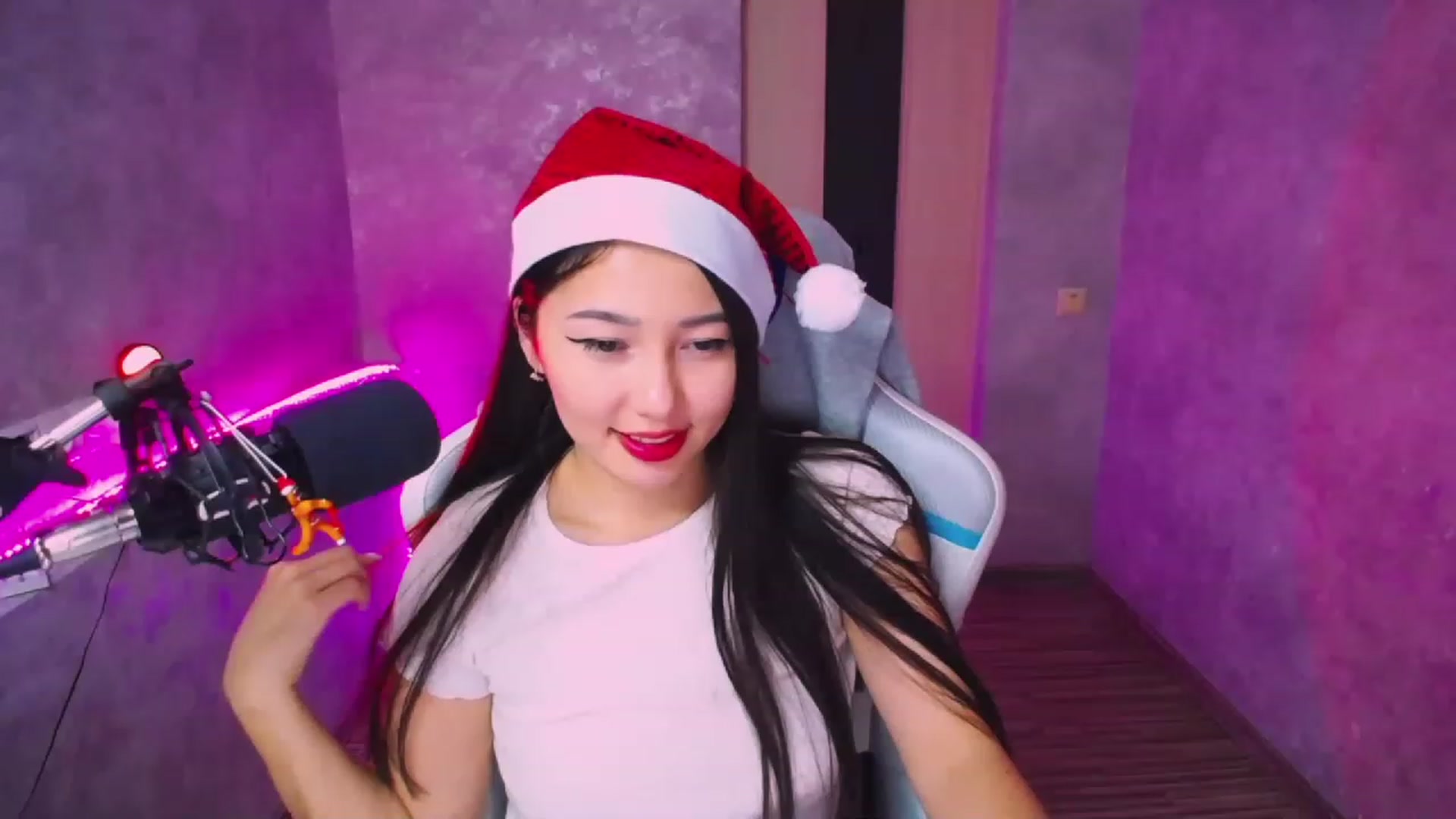 Gallery image thumbnail from Kim_cute99's myfreecams stream on, 12/28/2022, 23:07 image 6 of 20