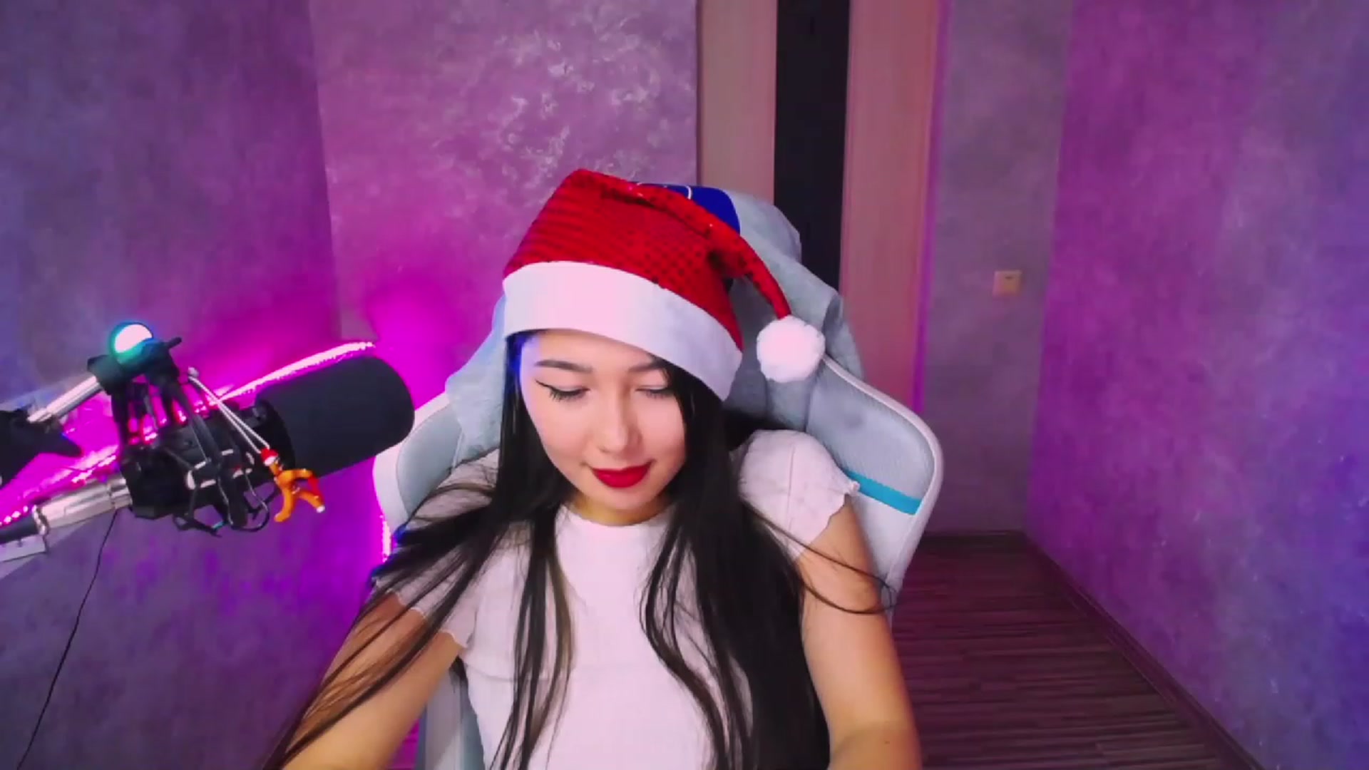 Gallery image thumbnail from Kim_cute99's myfreecams stream on, 12/28/2022, 23:07 image 20 of 20