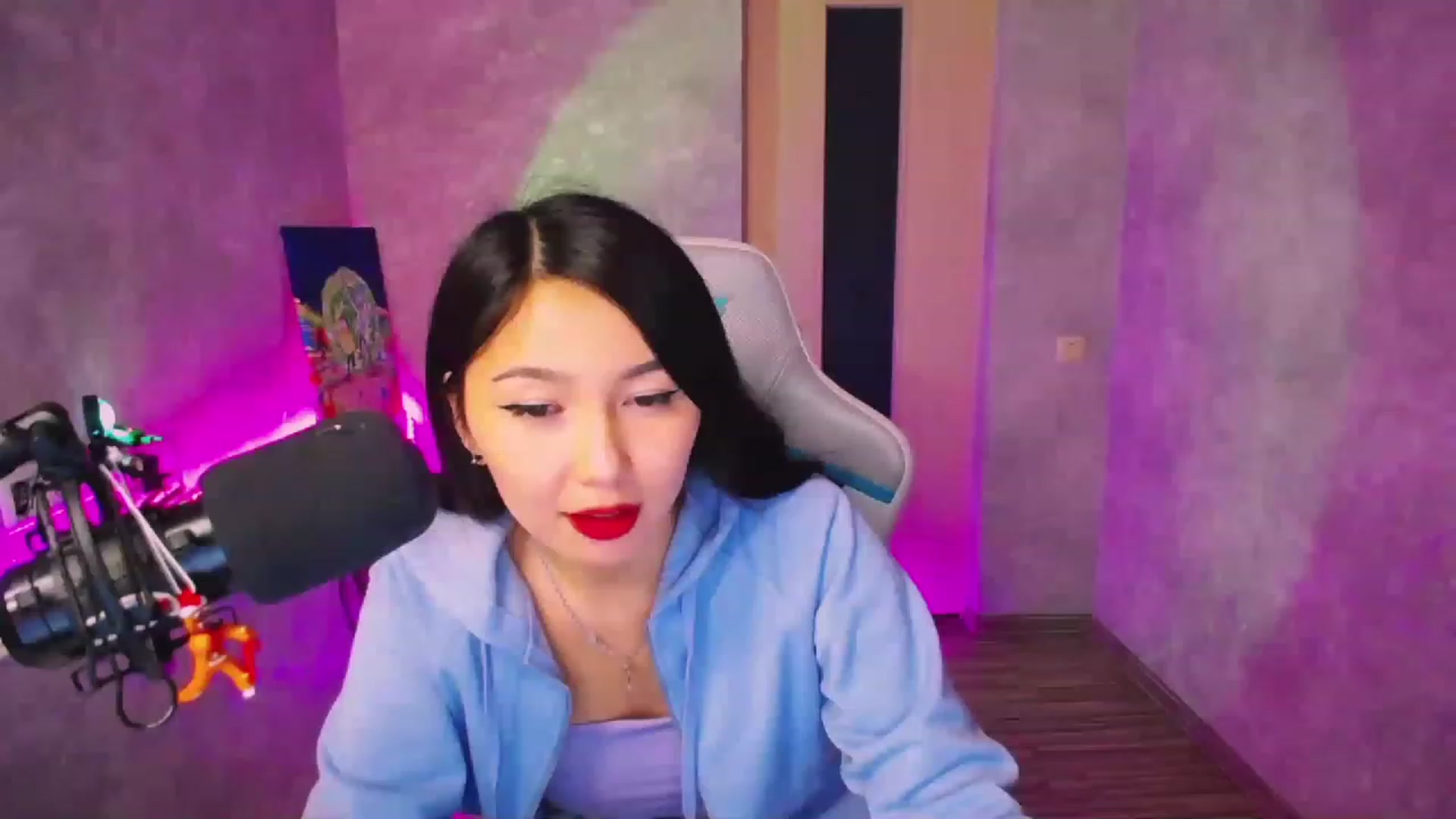 Gallery image thumbnail from Kim_cute99's myfreecams stream on, 01/10/2023, 23:46 image 6 of 20