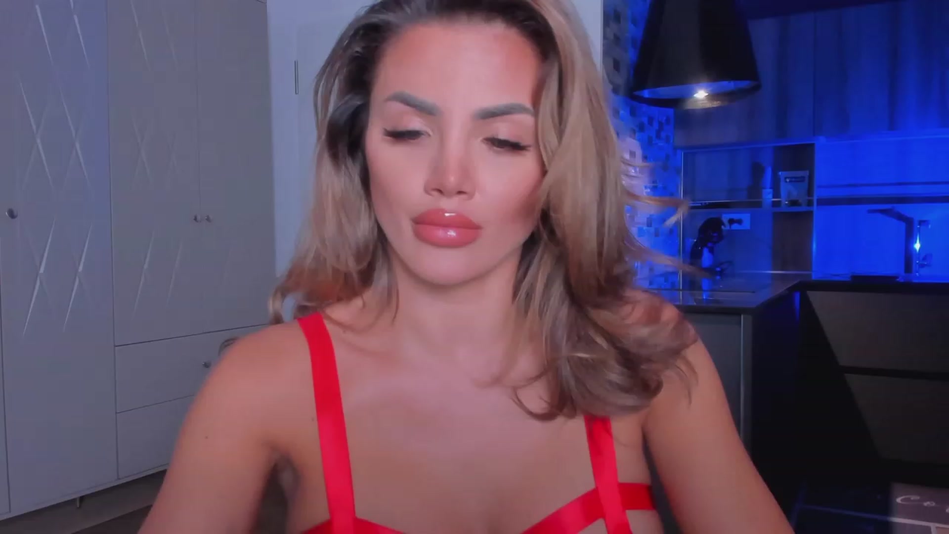 Gallery image thumbnail from Kimberdee's myfreecams stream on, 10/16/2023, 16:53 image 5 of 20