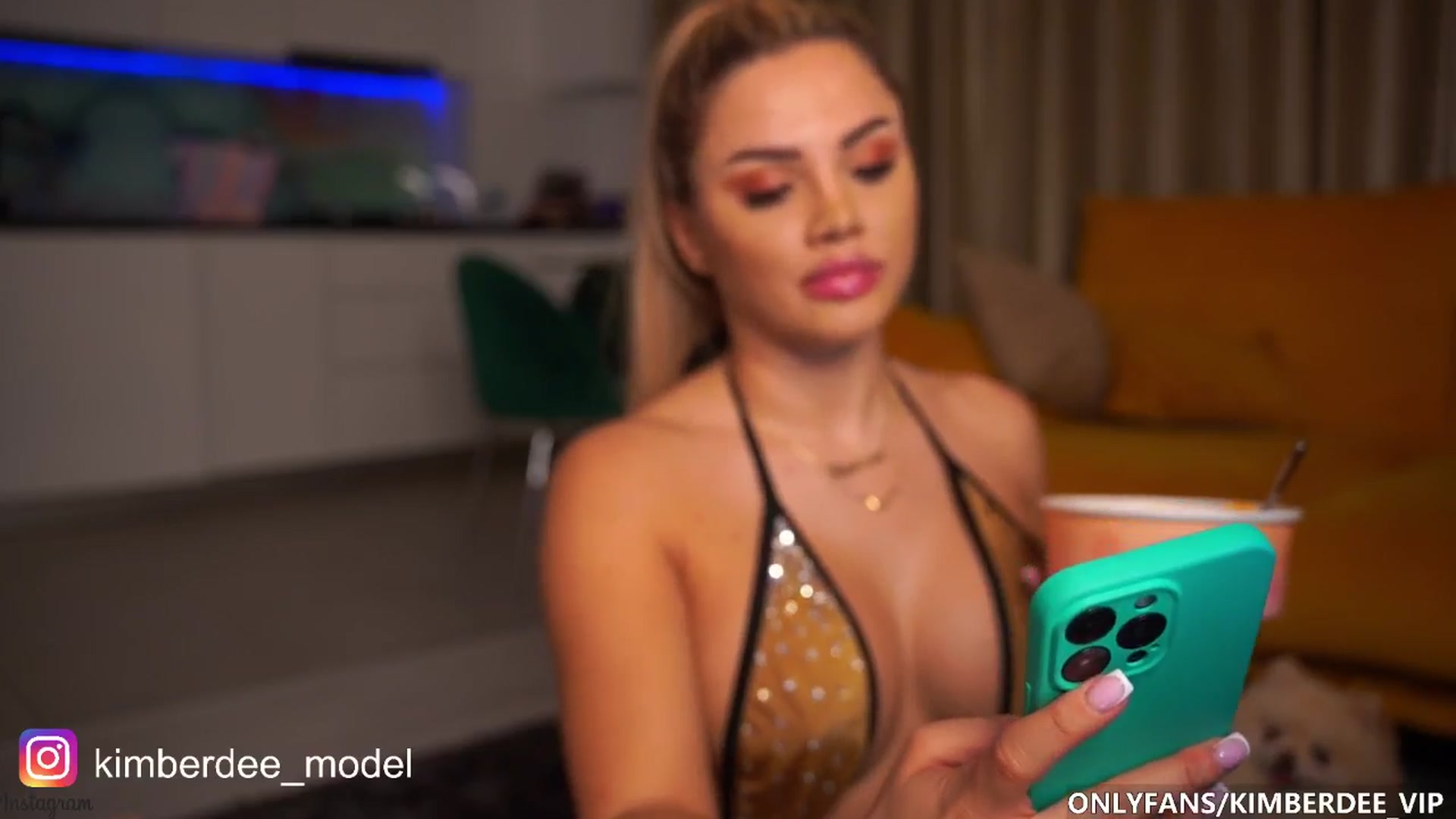 Gallery image thumbnail from Kimberdee's myfreecams stream on, 10/08/2024, 19:37 image 11 of 20