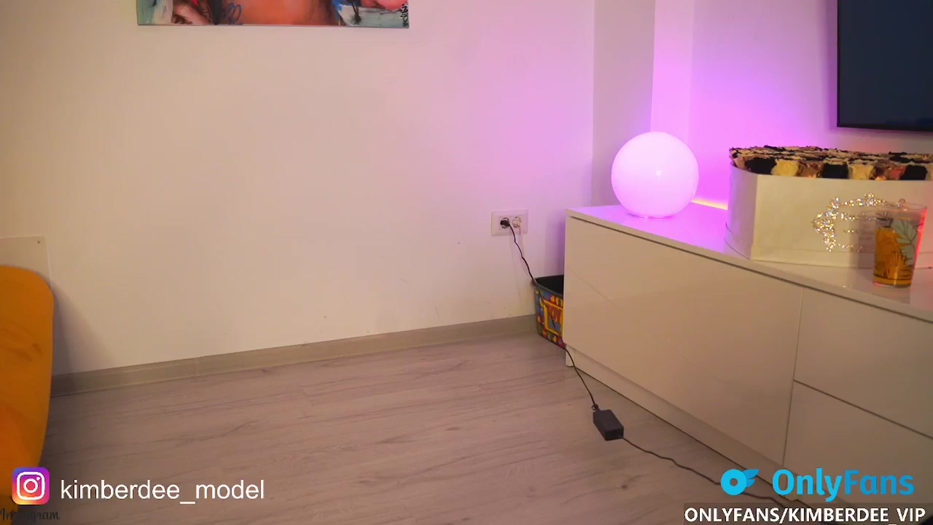 Gallery image thumbnail from Kimberdee's myfreecams stream on, 10/16/2024, 20:43 image 12 of 20
