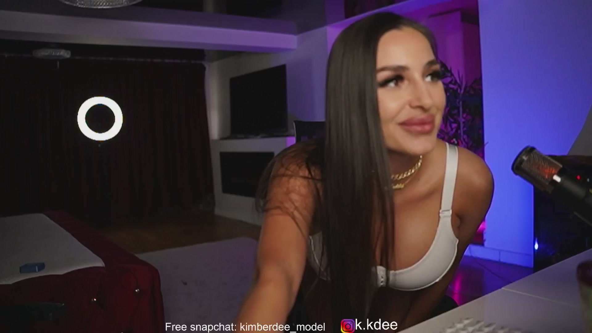 Gallery image thumbnail from Kimberdee's myfreecams stream on, 05/07/2025, 17:05 image 1 of 20