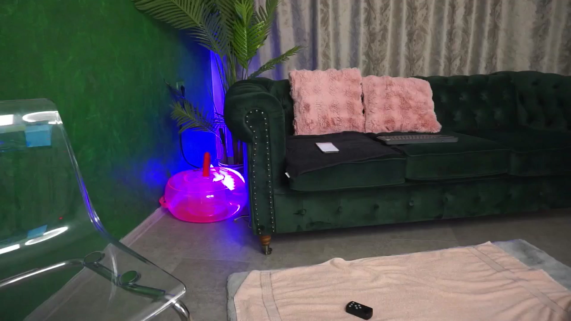 Gallery image thumbnail from Kimberdee's myfreecams stream on, 07/04/2025, 05:57 image 1 of 20
