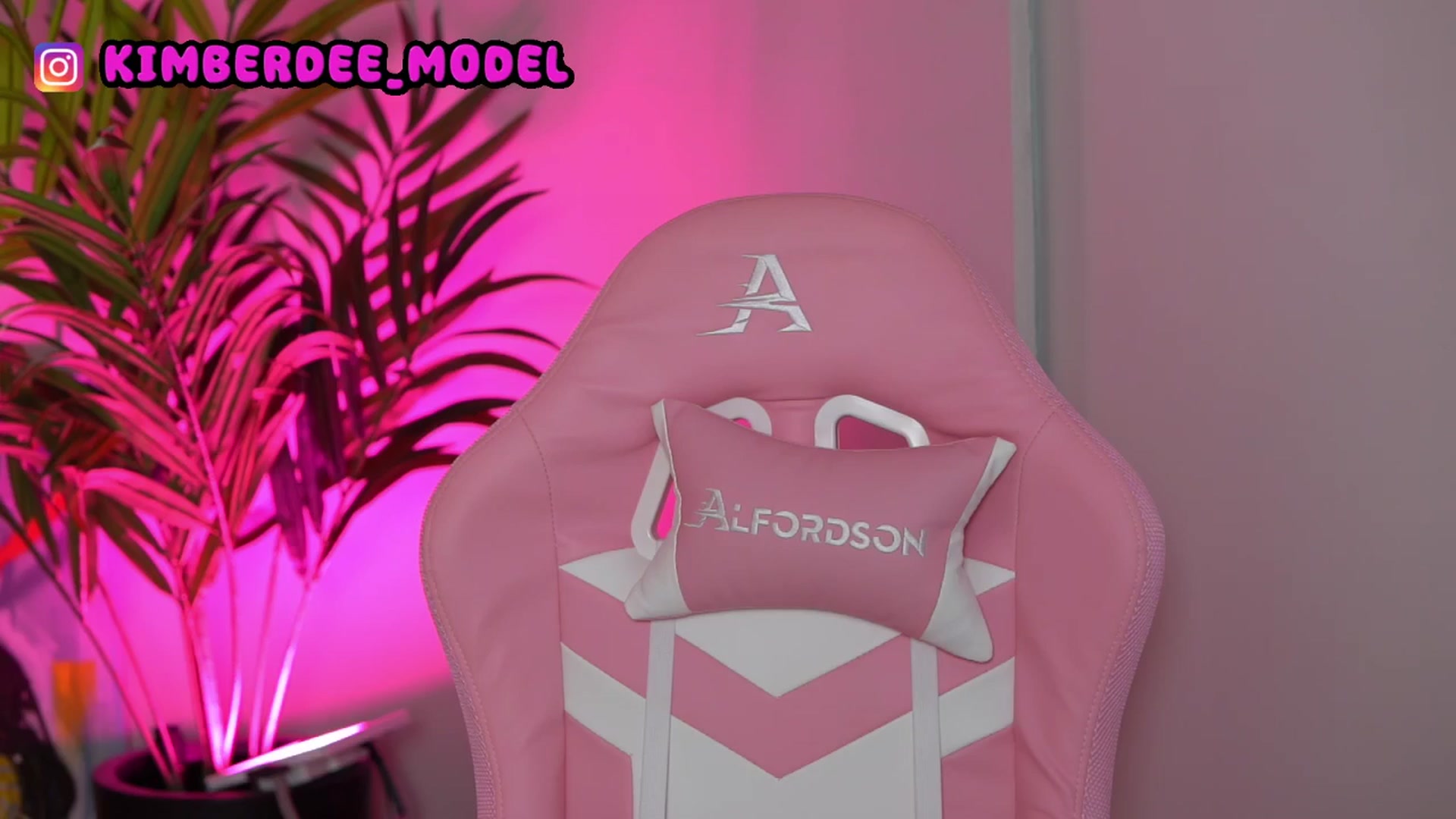 Gallery image thumbnail from Kimberdee's myfreecams stream on, 04/13/2026, 16:45 image 3 of 20