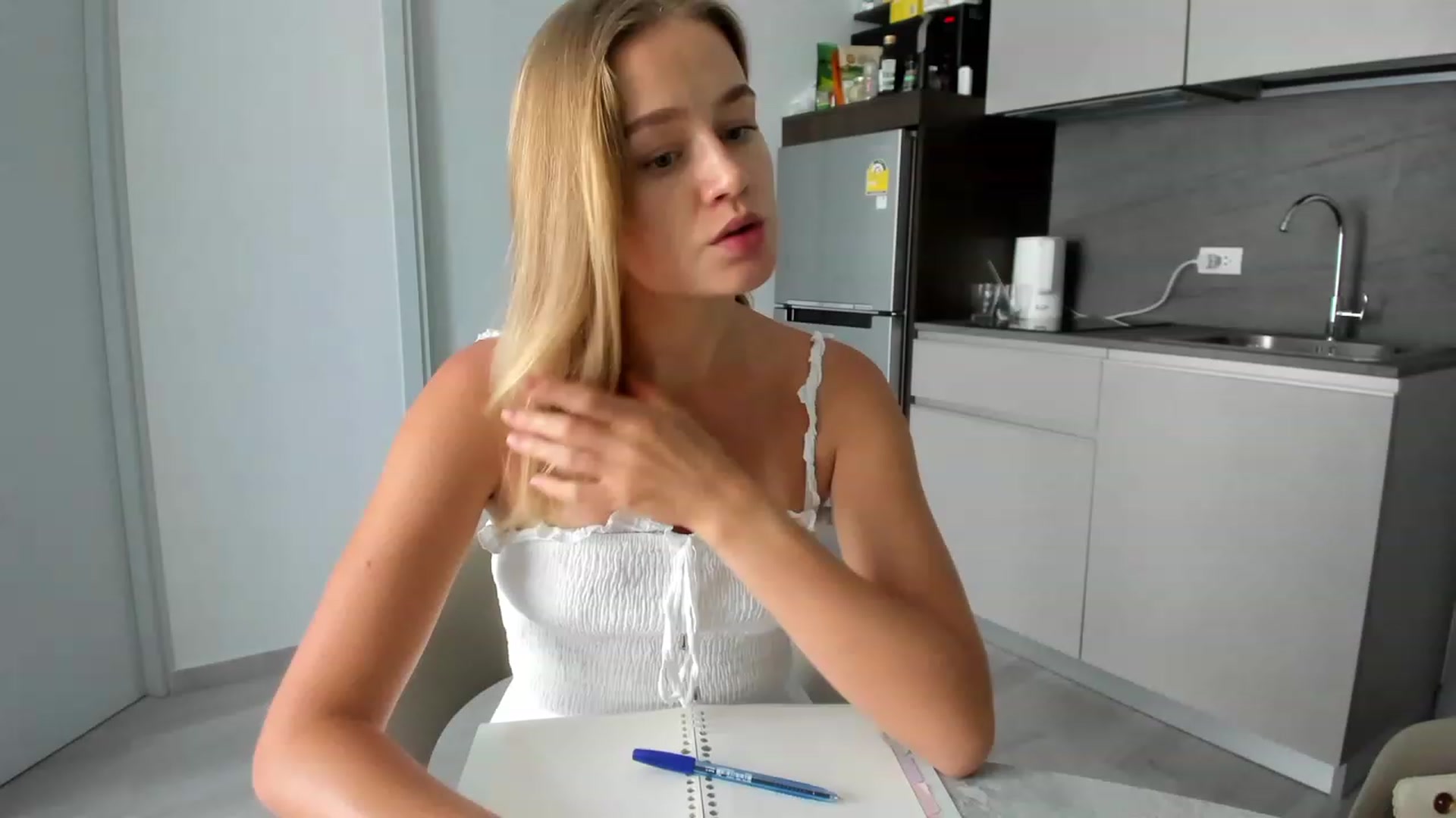 Gallery image thumbnail from Kimberly_Sky's myfreecams stream on, 01/28/2023, 09:40 image 13 of 20