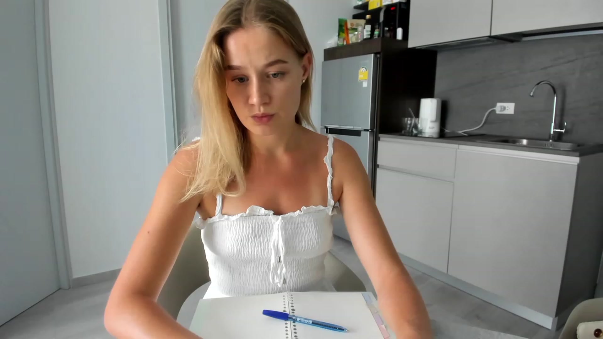Gallery image thumbnail from Kimberly_Sky's myfreecams stream on, 01/28/2023, 09:40 image 15 of 20