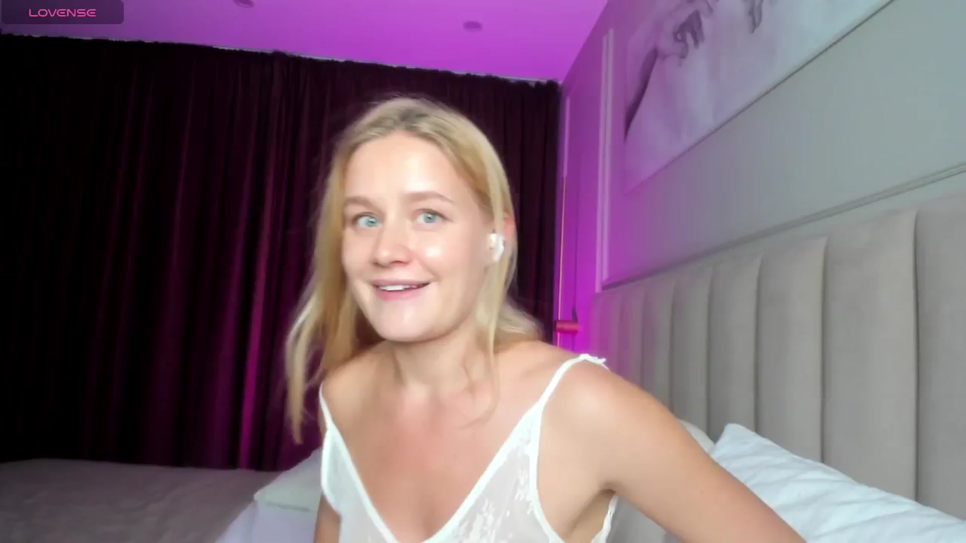 Gallery image thumbnail from Kimberly_Sky's myfreecams stream on, 08/17/2025, 18:56 image 20 of 20