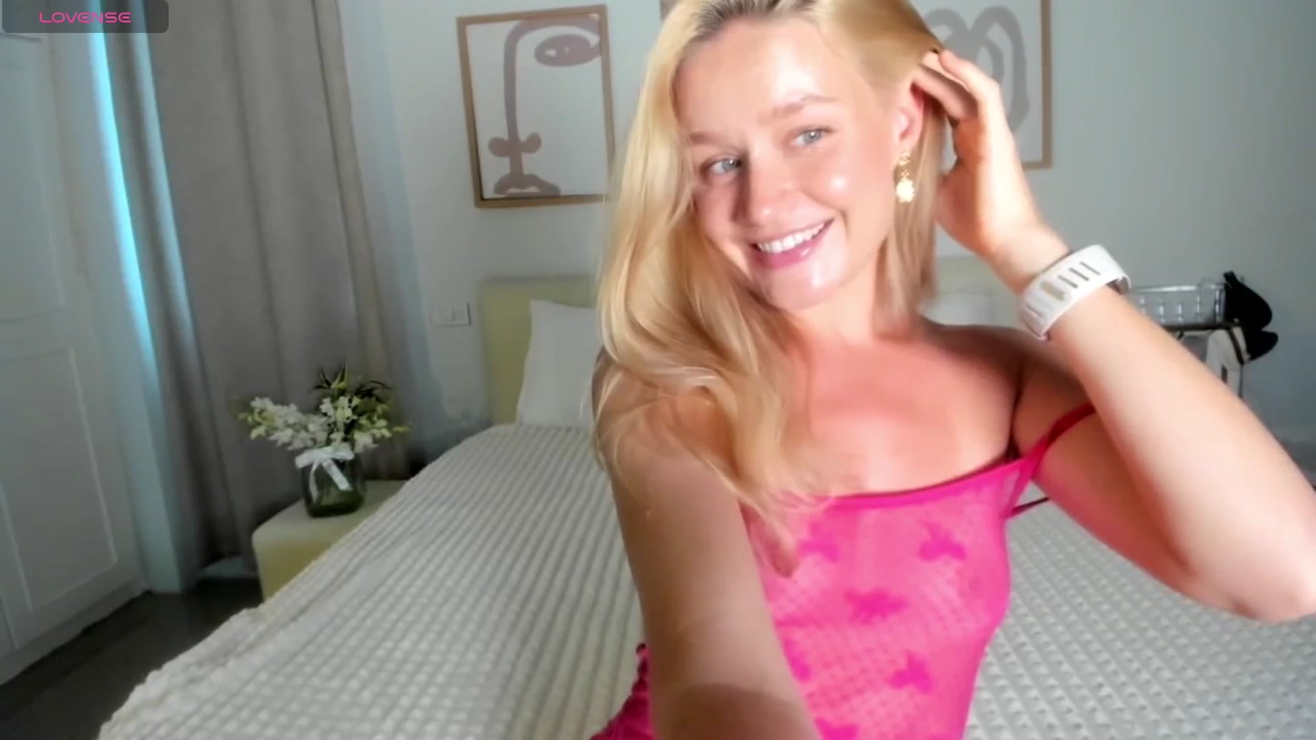 Gallery image thumbnail from Kimberly_Sky's myfreecams stream on, 04/14/2026, 11:34 image 2 of 20