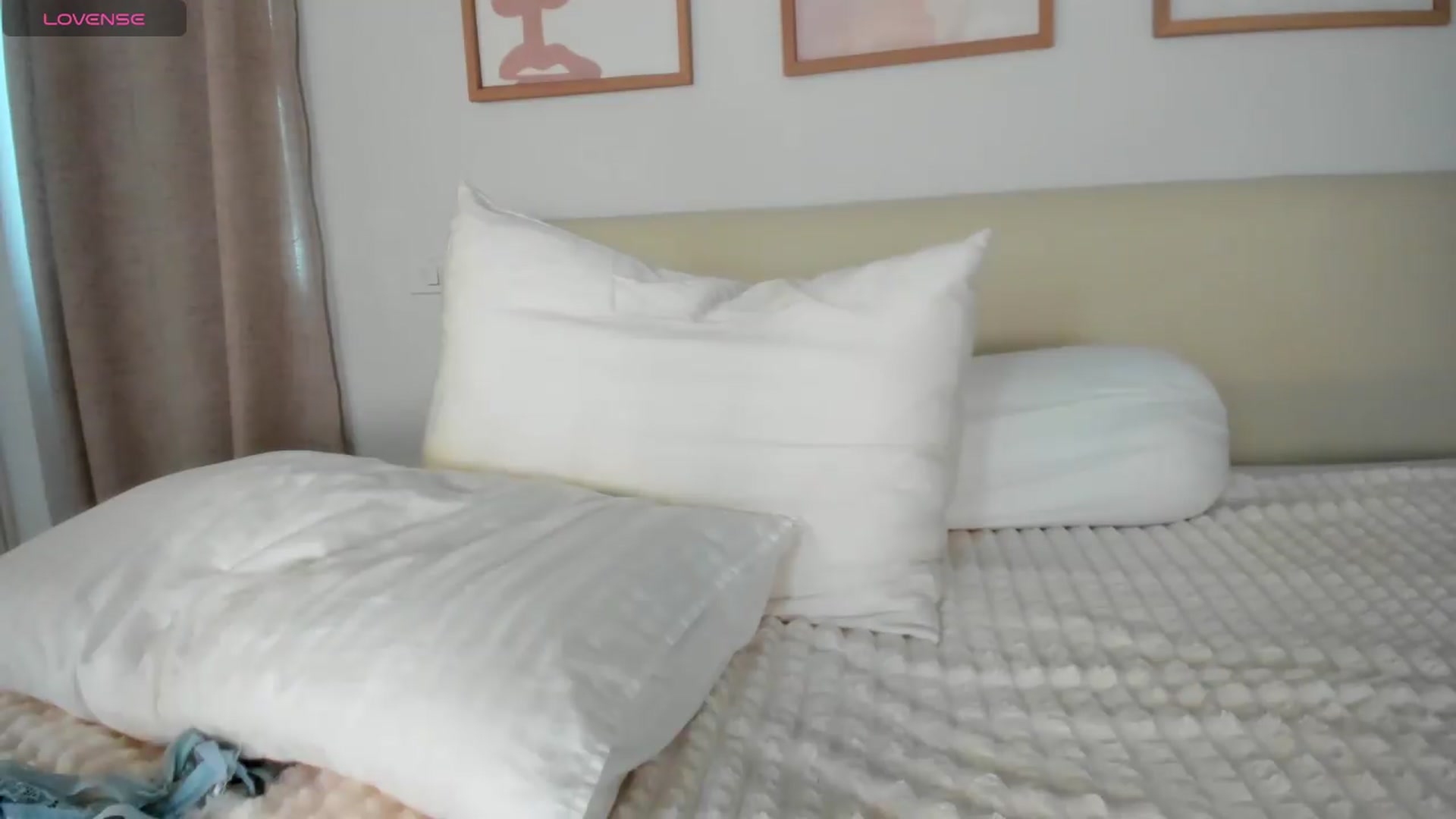Gallery image thumbnail from Kimberly_Sky's myfreecams stream on, 05/06/2026, 07:06 image 19 of 20