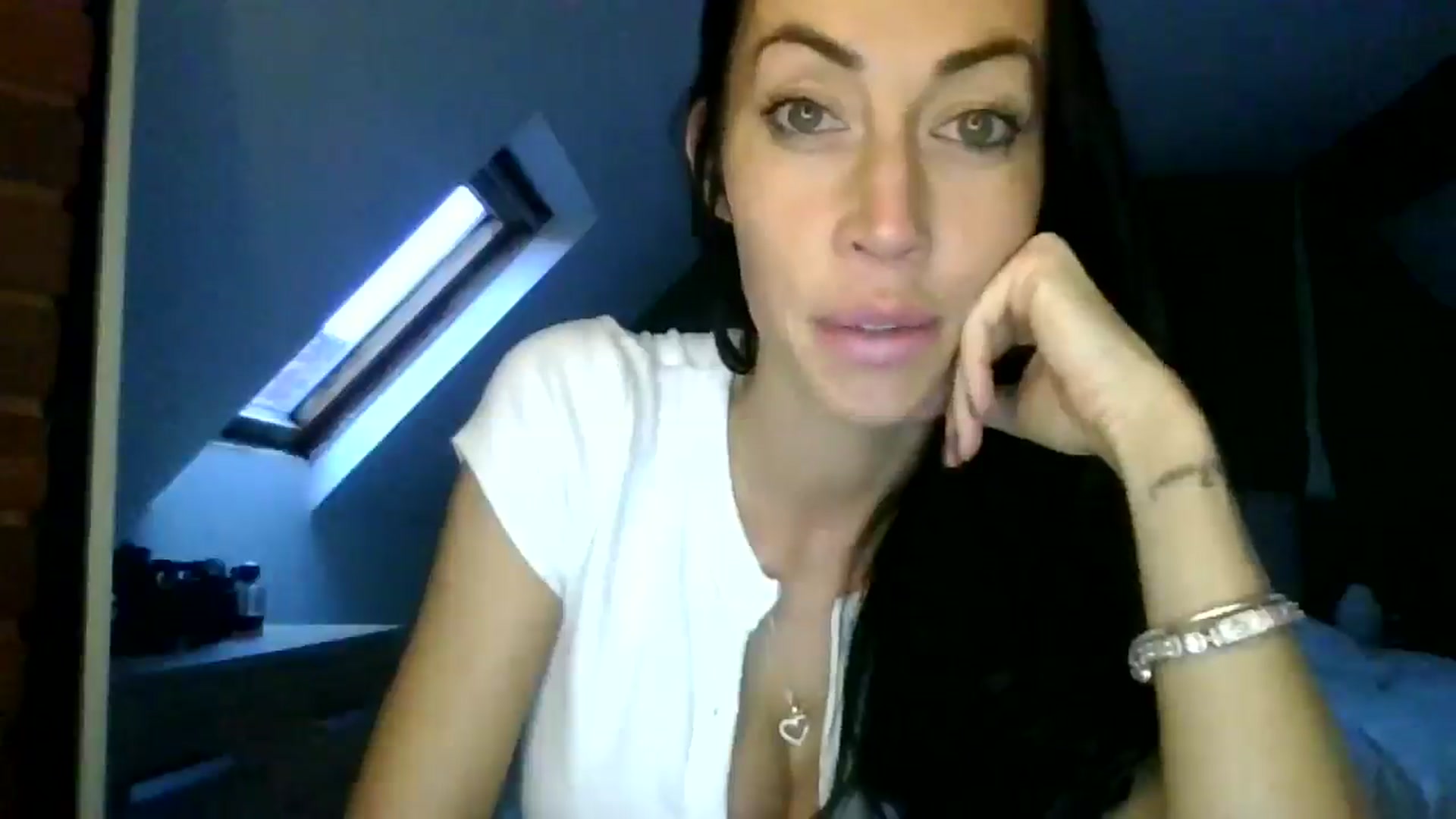 Gallery image thumbnail from Kimbrown83's myfreecams stream on, 01/21/2026, 16:21 image 8 of 20