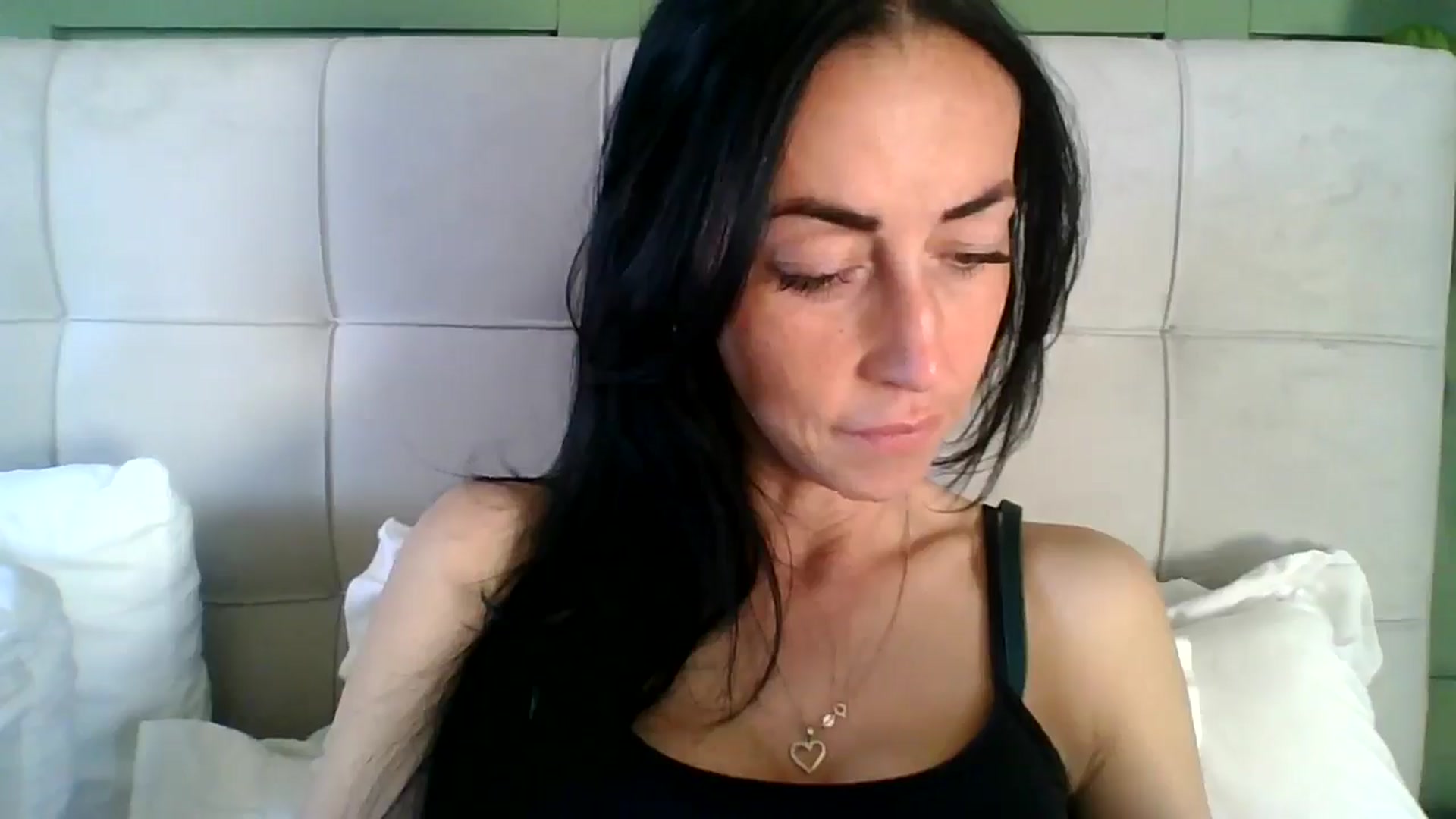 Gallery image thumbnail from Kimbrown83's myfreecams stream on, 04/25/2026, 18:15 image 2 of 20