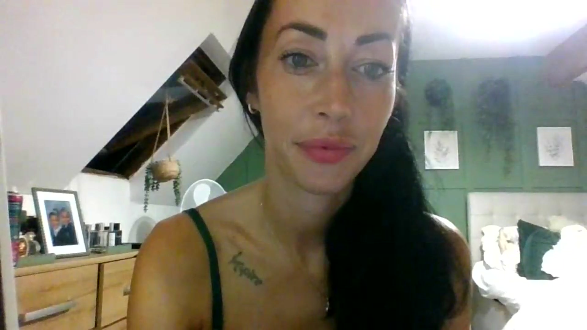 Gallery image thumbnail from Kimbrown83's myfreecams stream on, 08/28/2026, 19:40 image 19 of 20