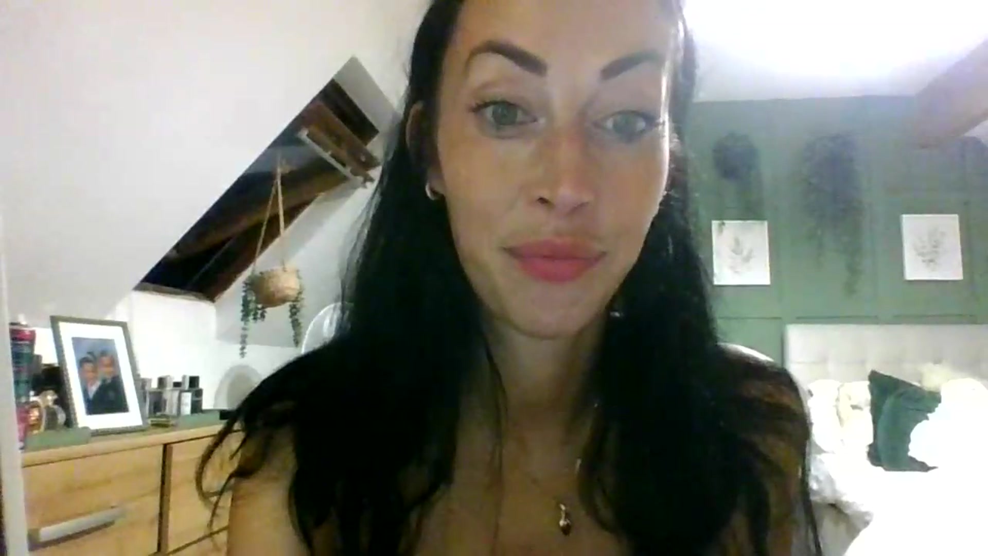 Gallery image thumbnail from Kimbrown83's myfreecams stream on, 08/28/2026, 19:40 image 18 of 20