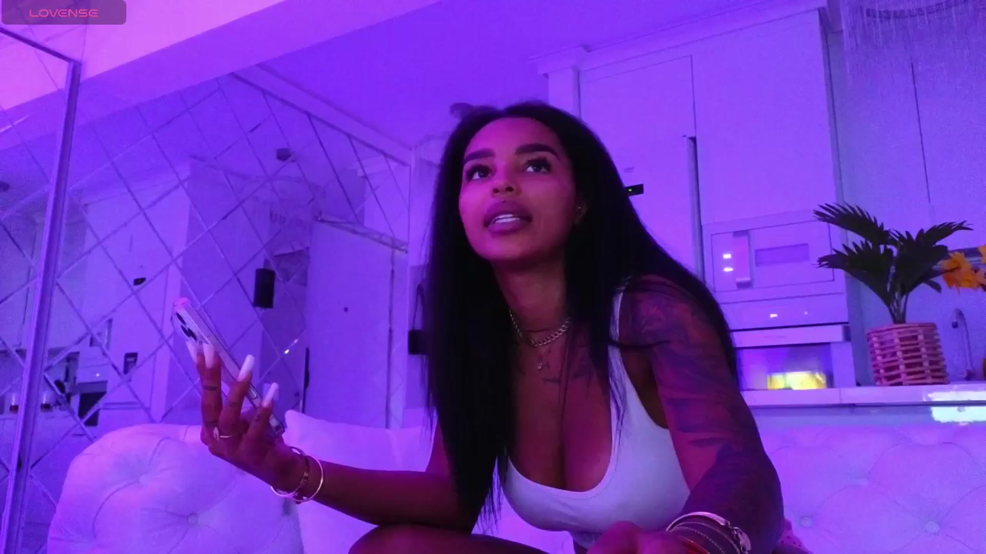 Gallery image thumbnail from KimiBrown's myfreecams stream on, 03/31/2025, 08:08 image 1 of 20
