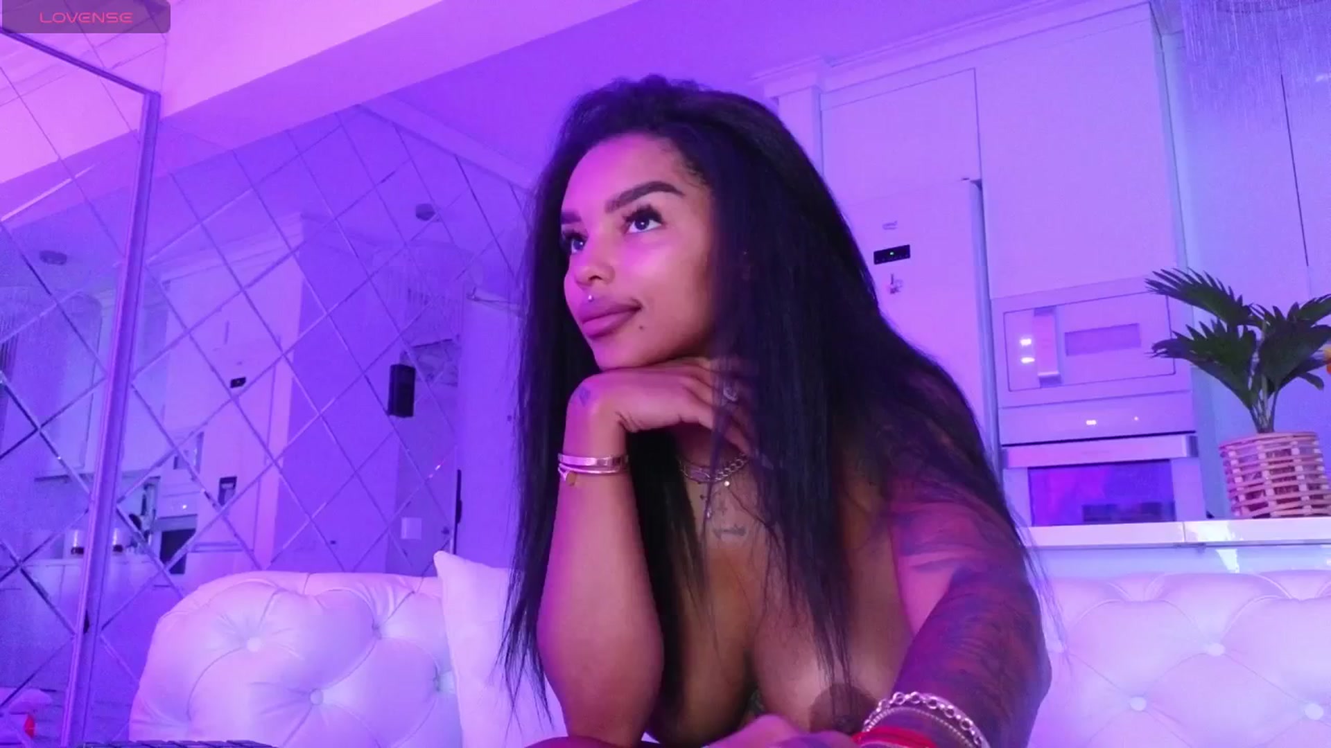 Gallery image thumbnail from KimiBrown's myfreecams stream on, 03/31/2025, 11:20 image 2 of 20