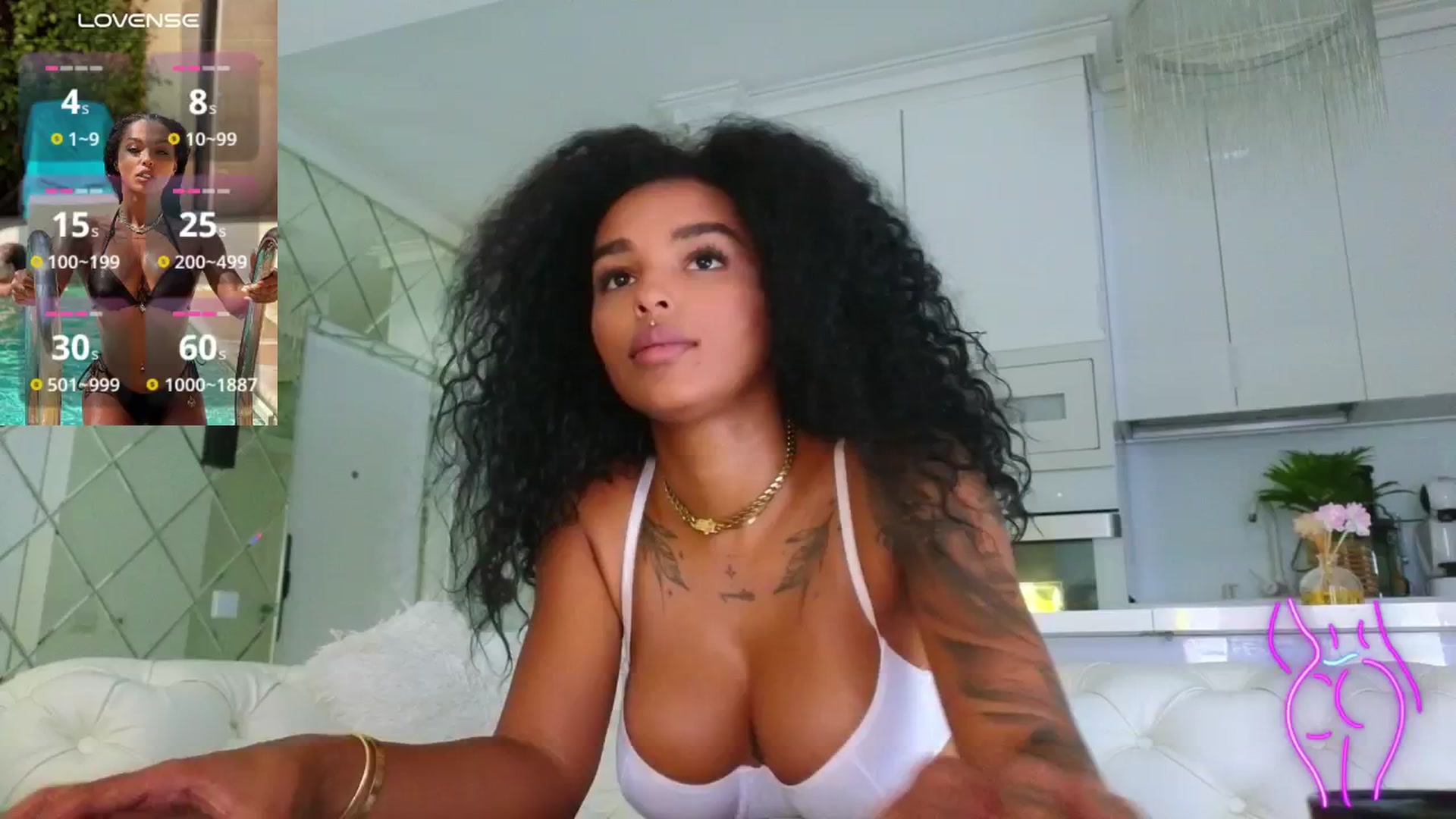 Gallery image thumbnail from KimiBrown's myfreecams stream on, 06/03/2025, 14:03 image 1 of 20