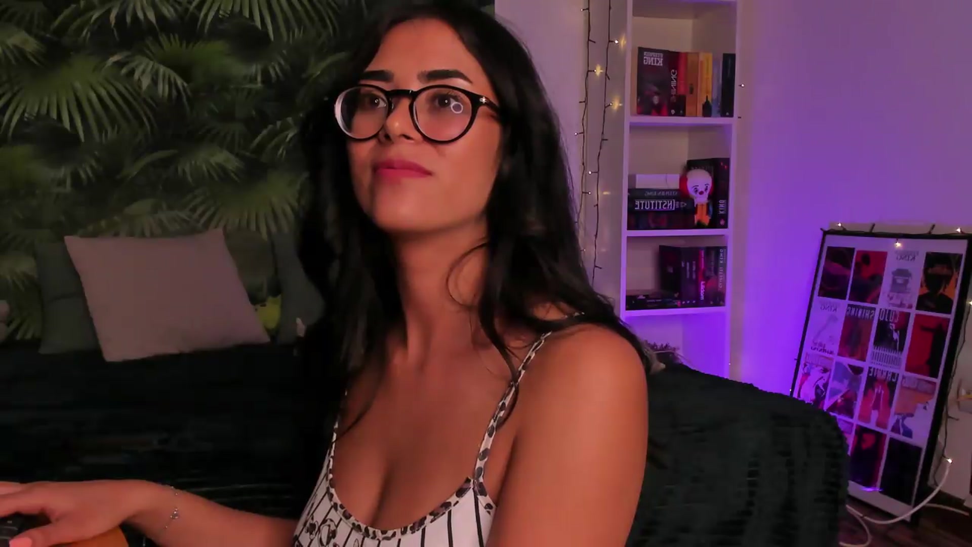 Gallery image thumbnail from Kimi_ko_'s myfreecams stream on, 08/09/2026, 17:59 image 12 of 20