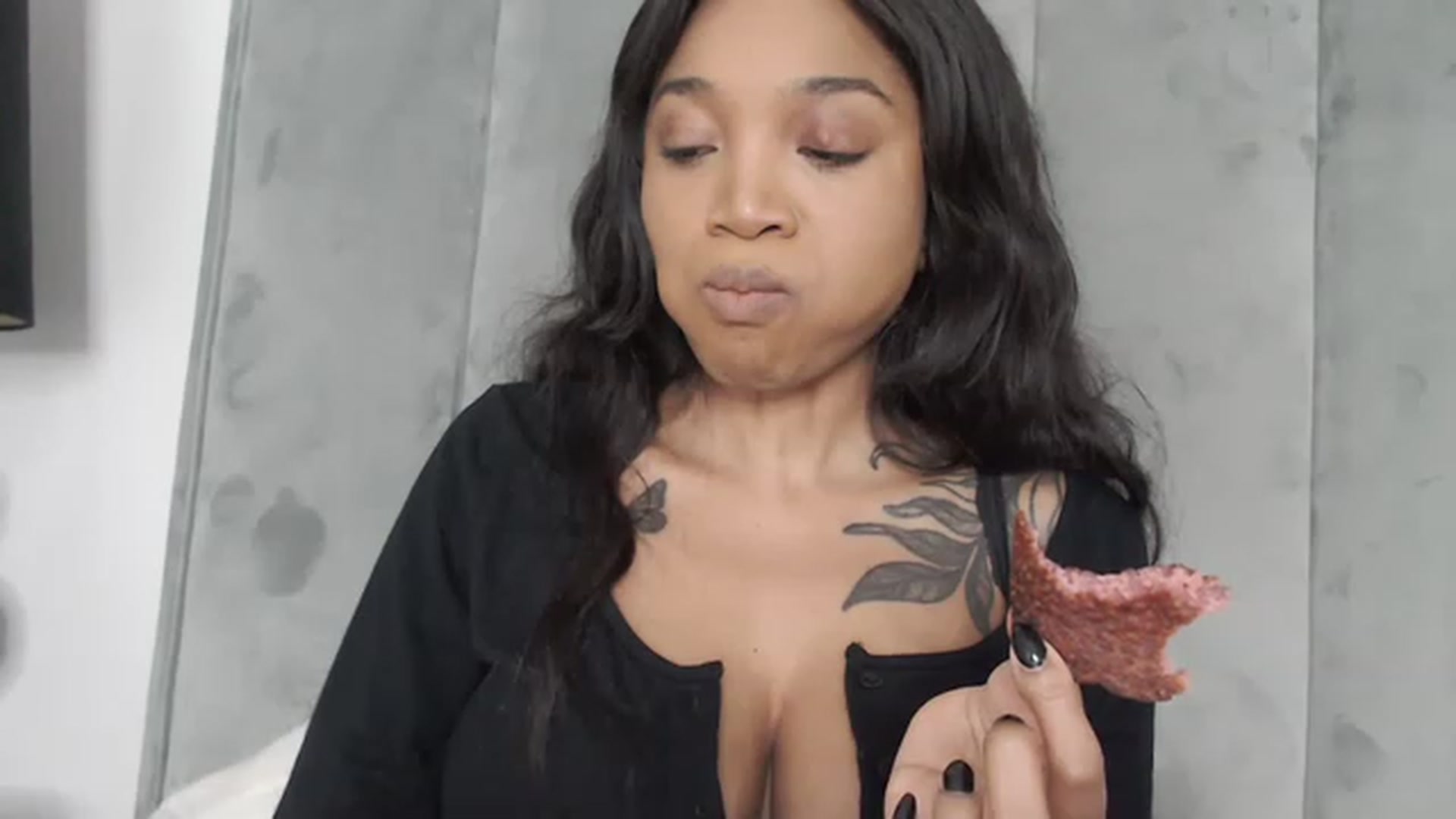 Gallery image thumbnail from KimmiDoka's myfreecams stream on, 03/27/2023, 10:01 image 13 of 20