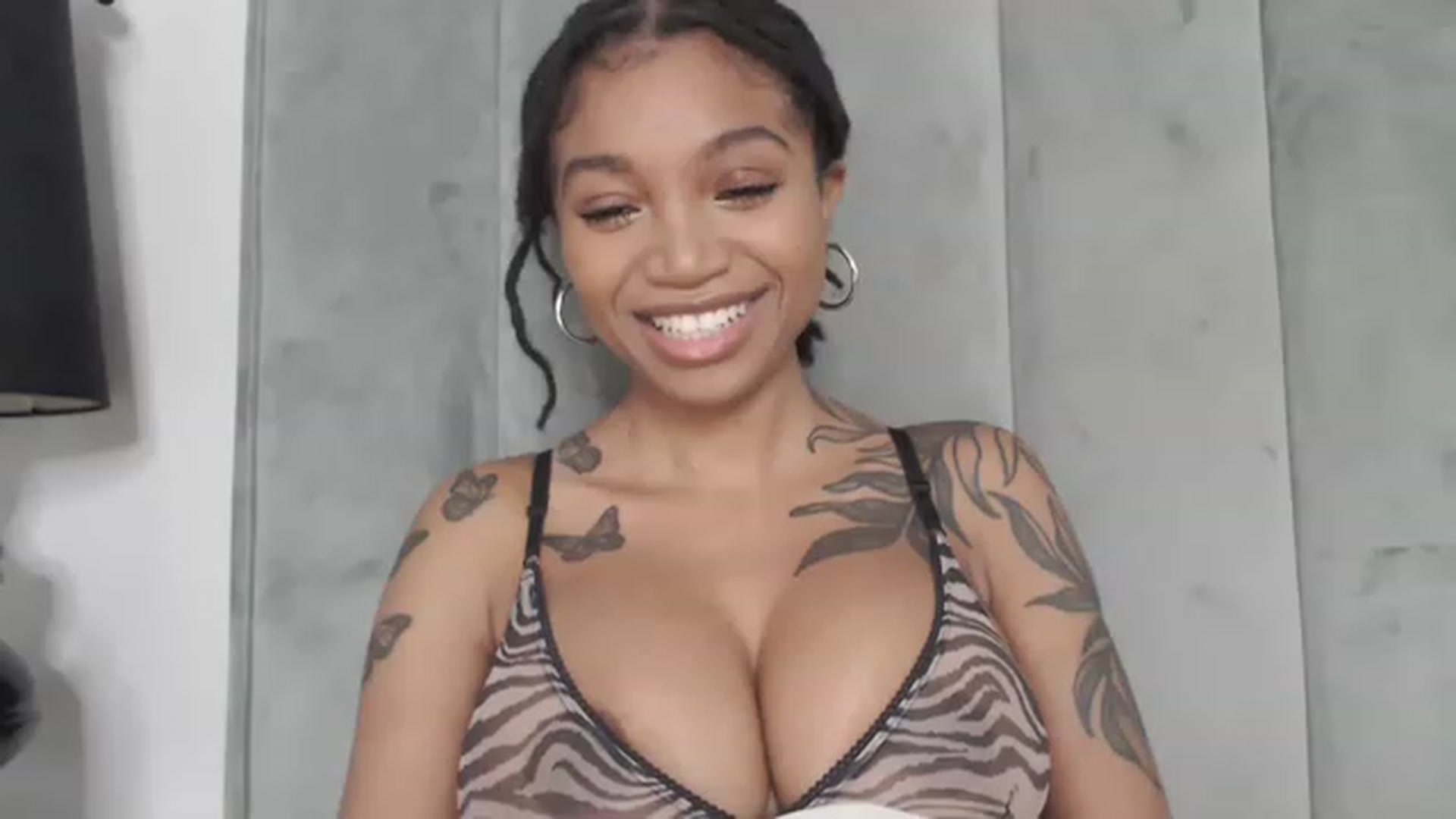 Gallery image thumbnail from KimmiDoka's myfreecams stream on, 06/01/2023, 09:29 image 17 of 20