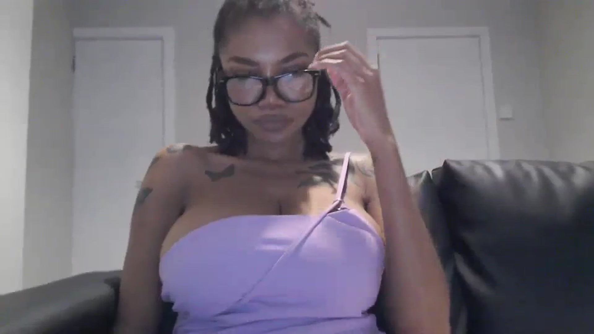 Gallery image thumbnail from KimmiDoka's myfreecams stream on, 03/25/2024, 19:30 image 3 of 20