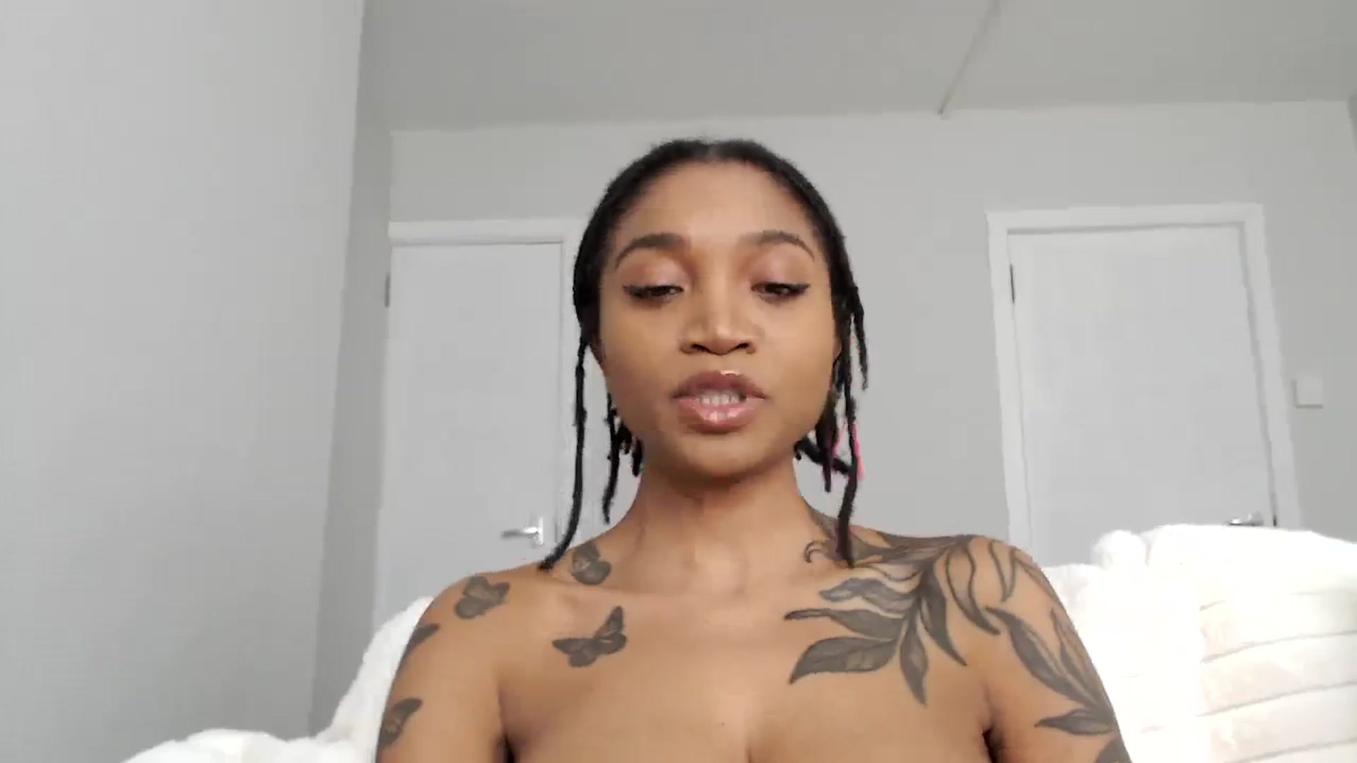 Gallery image thumbnail from KimmiDoka's myfreecams stream on, 04/02/2024, 14:49 image 14 of 20