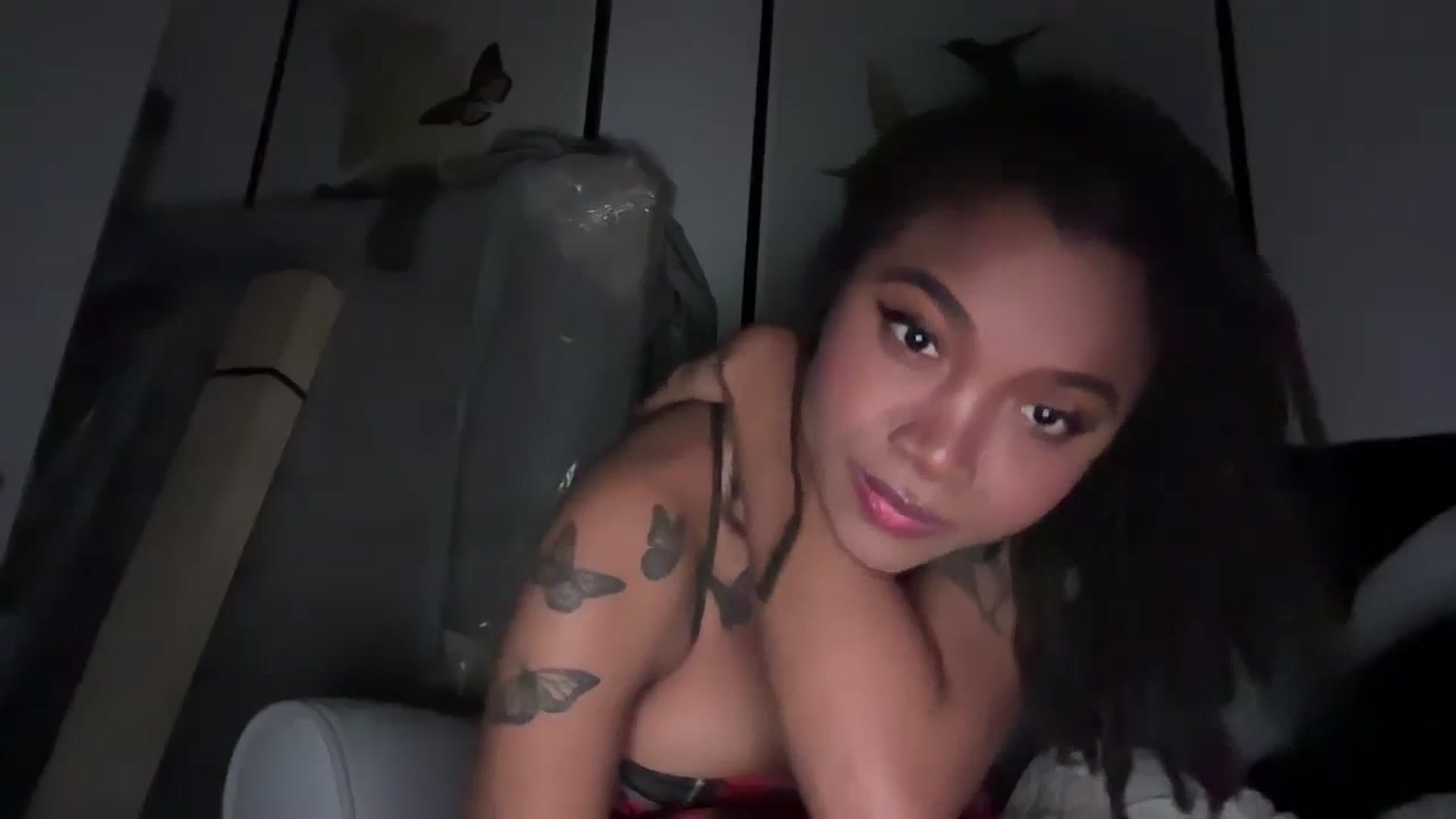 Gallery image thumbnail from KimmiDoka's myfreecams stream on, 01/06/2025, 19:21 image 7 of 20