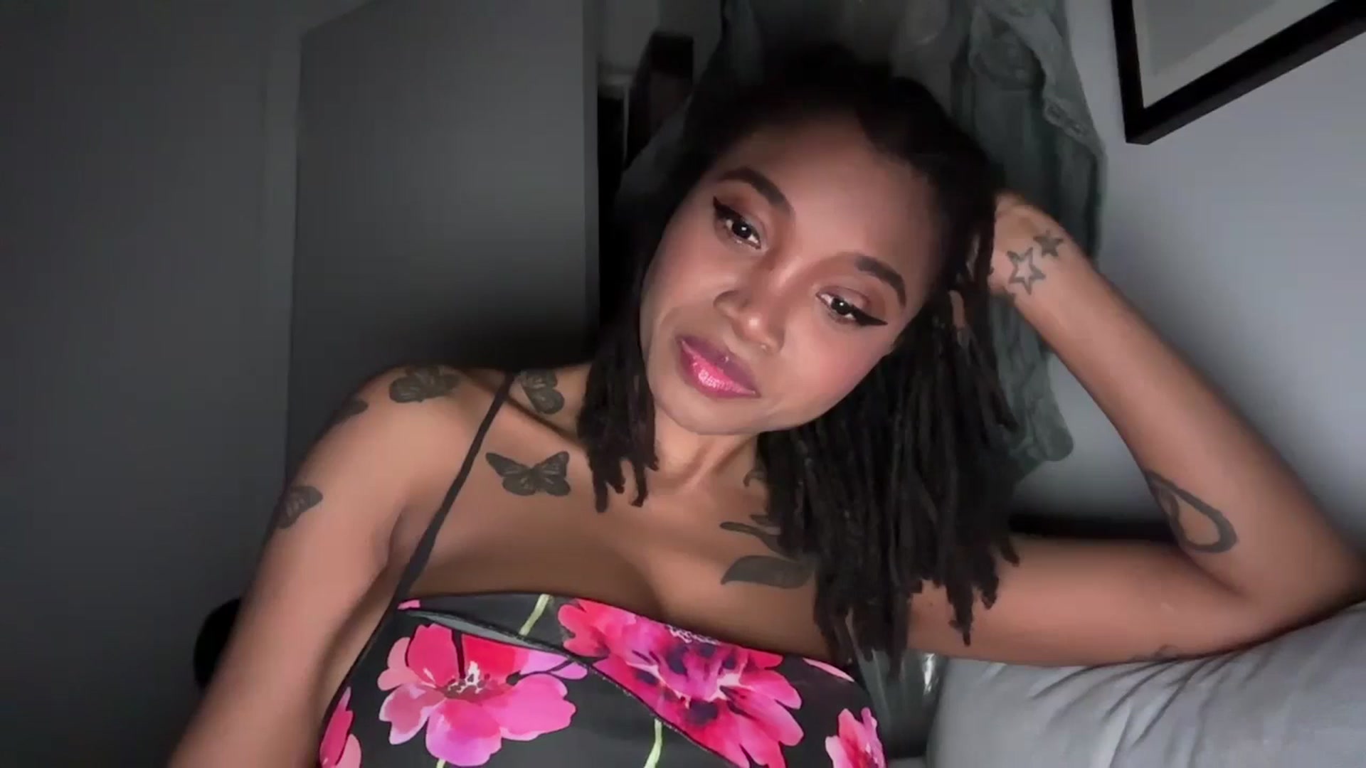 Gallery image thumbnail from KimmiDoka's myfreecams stream on, 01/06/2025, 19:21 image 8 of 20