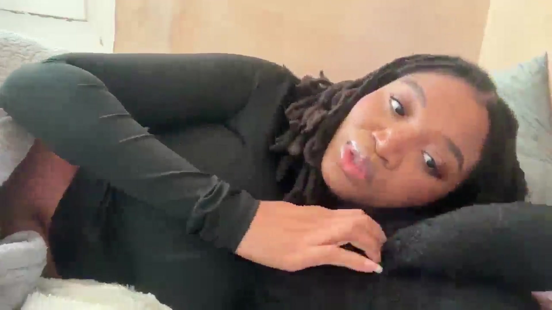 Gallery image thumbnail from KimmiDoka's myfreecams stream on, 11/17/2025, 15:22 image 10 of 20