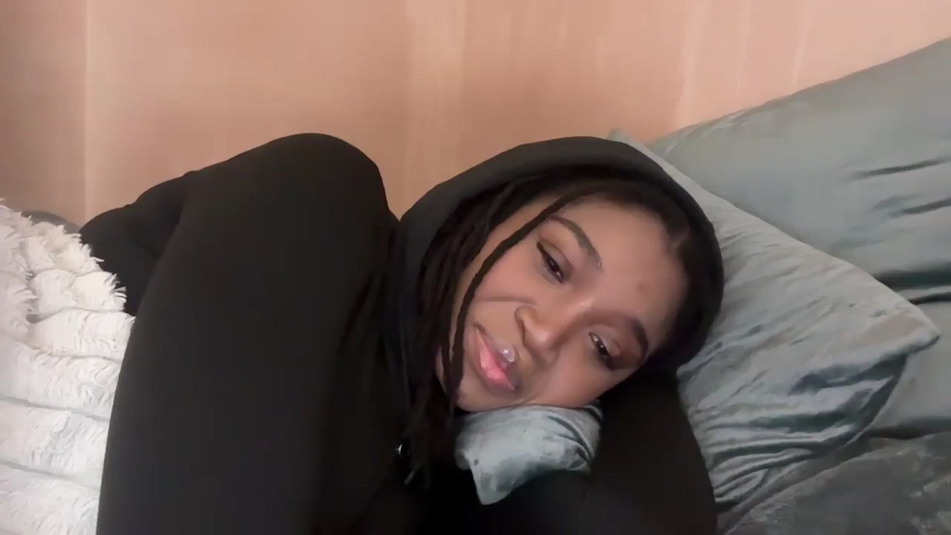 Gallery image thumbnail from KimmiDoka's myfreecams stream on, 01/05/2026, 19:03 image 16 of 20
