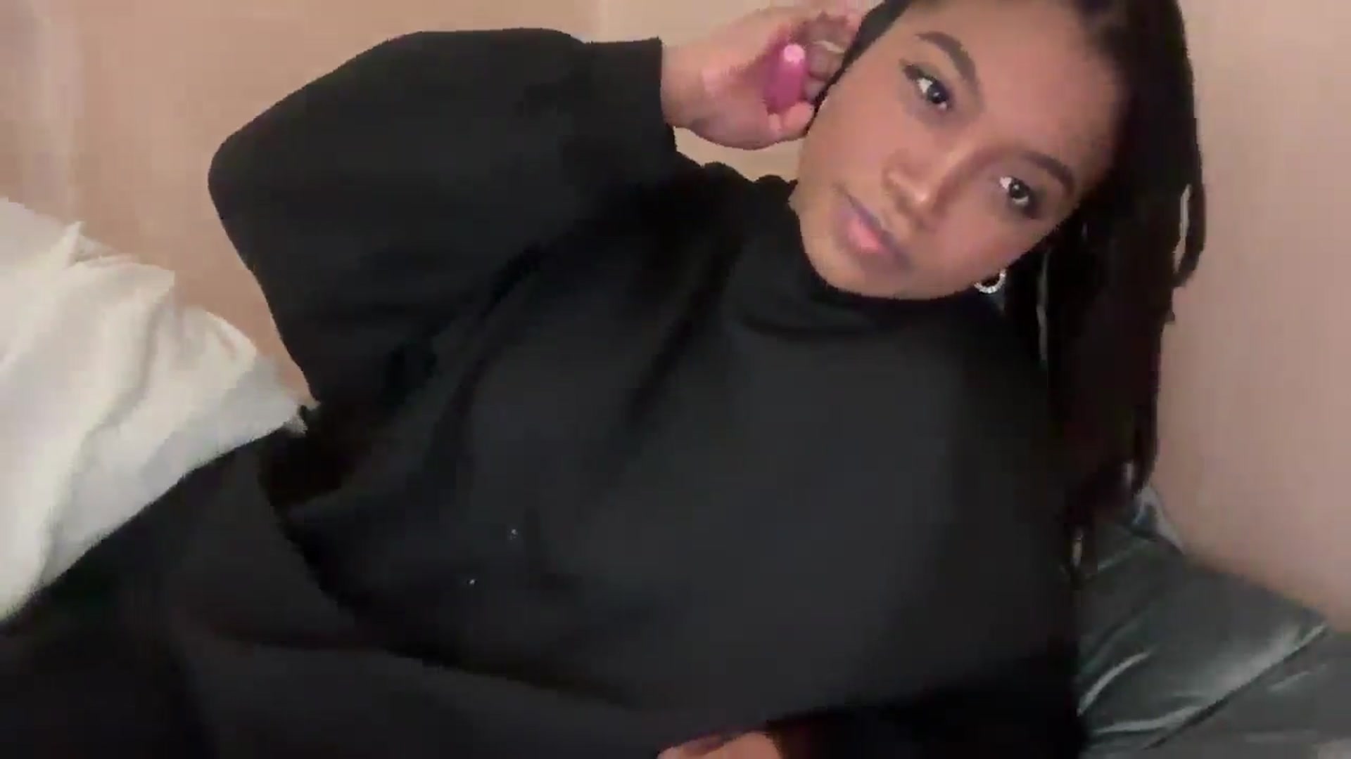Gallery image thumbnail from KimmiDoka's myfreecams stream on, 01/06/2026, 17:08 image 15 of 20