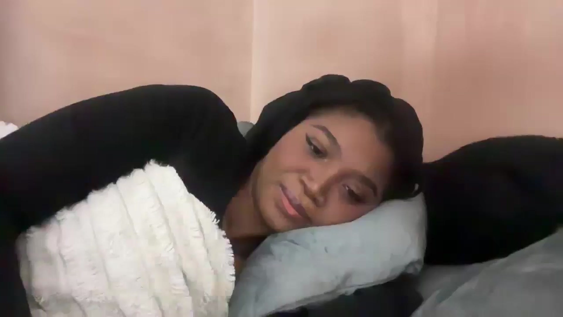 Gallery image thumbnail from KimmiDoka's myfreecams stream on, 01/12/2026, 16:33 image 16 of 20