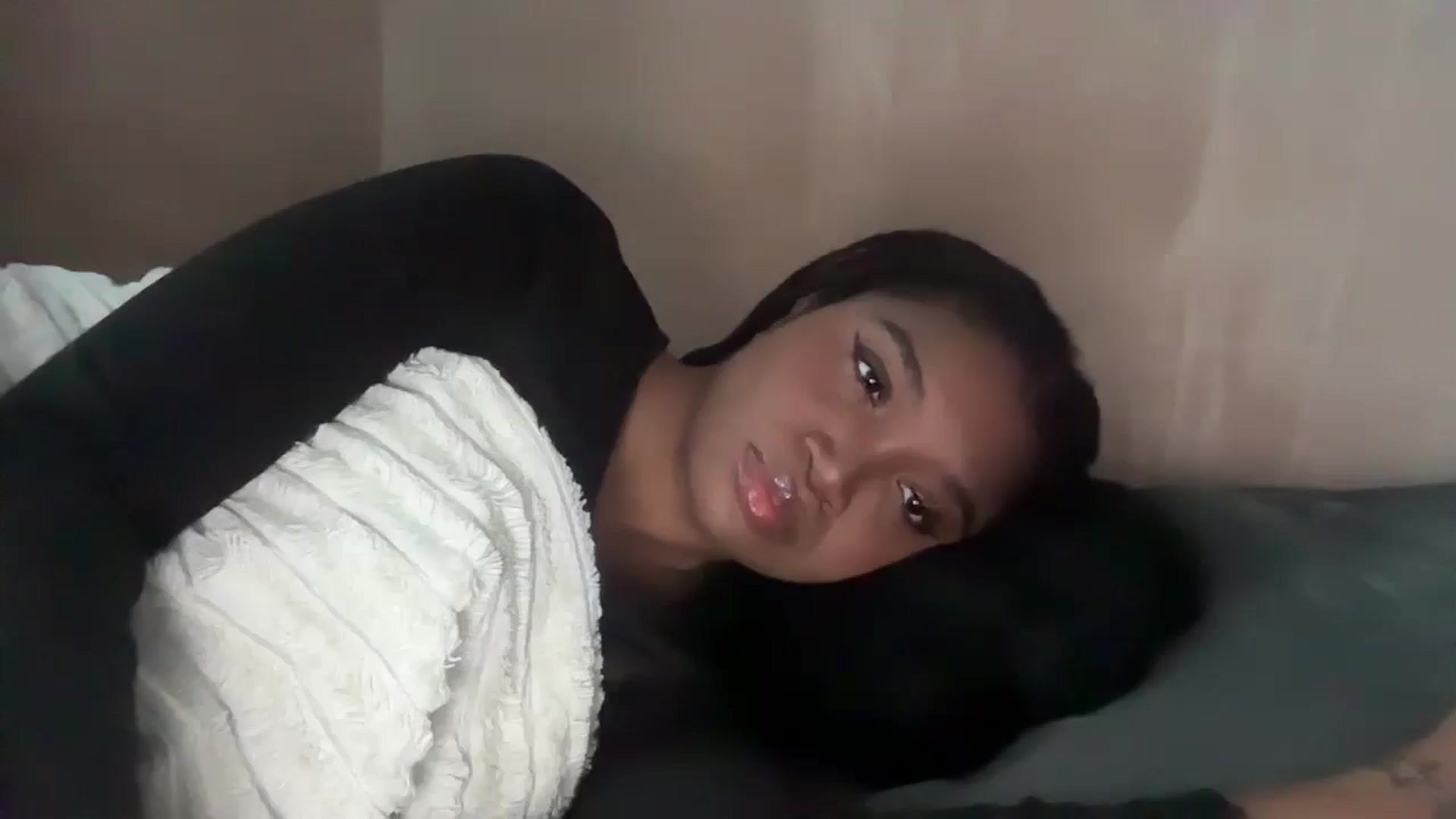 Gallery image thumbnail from KimmiDoka's myfreecams stream on, 01/12/2026, 16:33 image 10 of 20