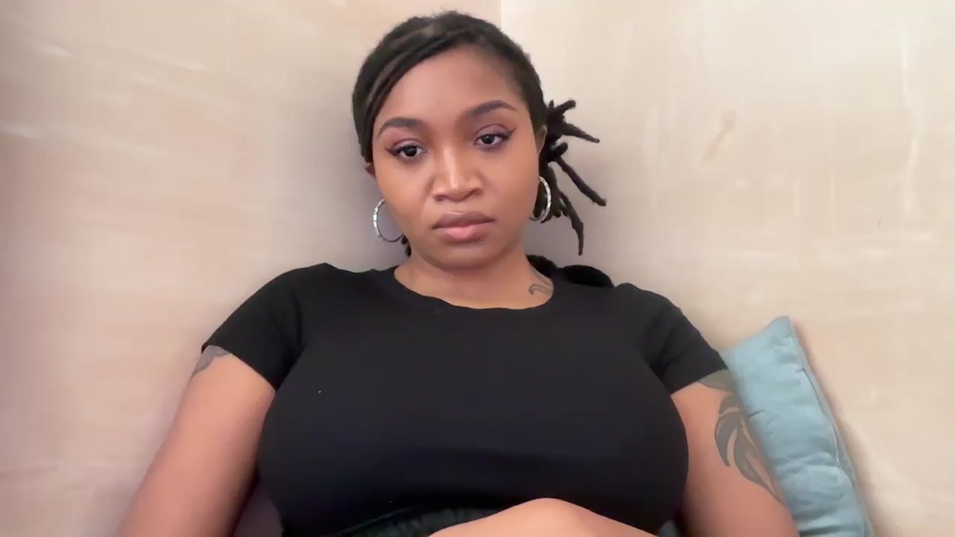 Gallery image thumbnail from KimmiDoka's myfreecams stream on, 04/17/2026, 14:01 image 17 of 20