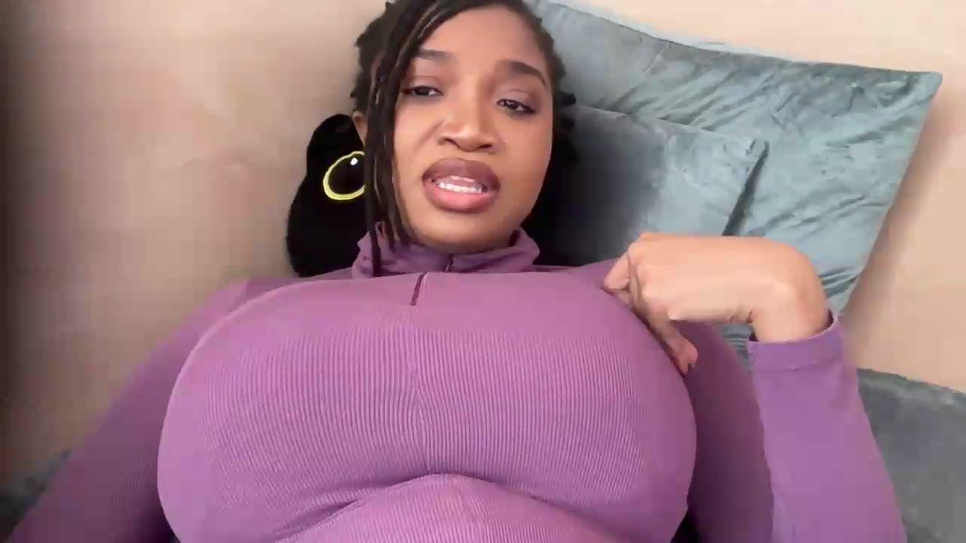 Gallery image thumbnail from KimmiDoka's myfreecams stream on, 05/20/2026, 15:31 image 18 of 20