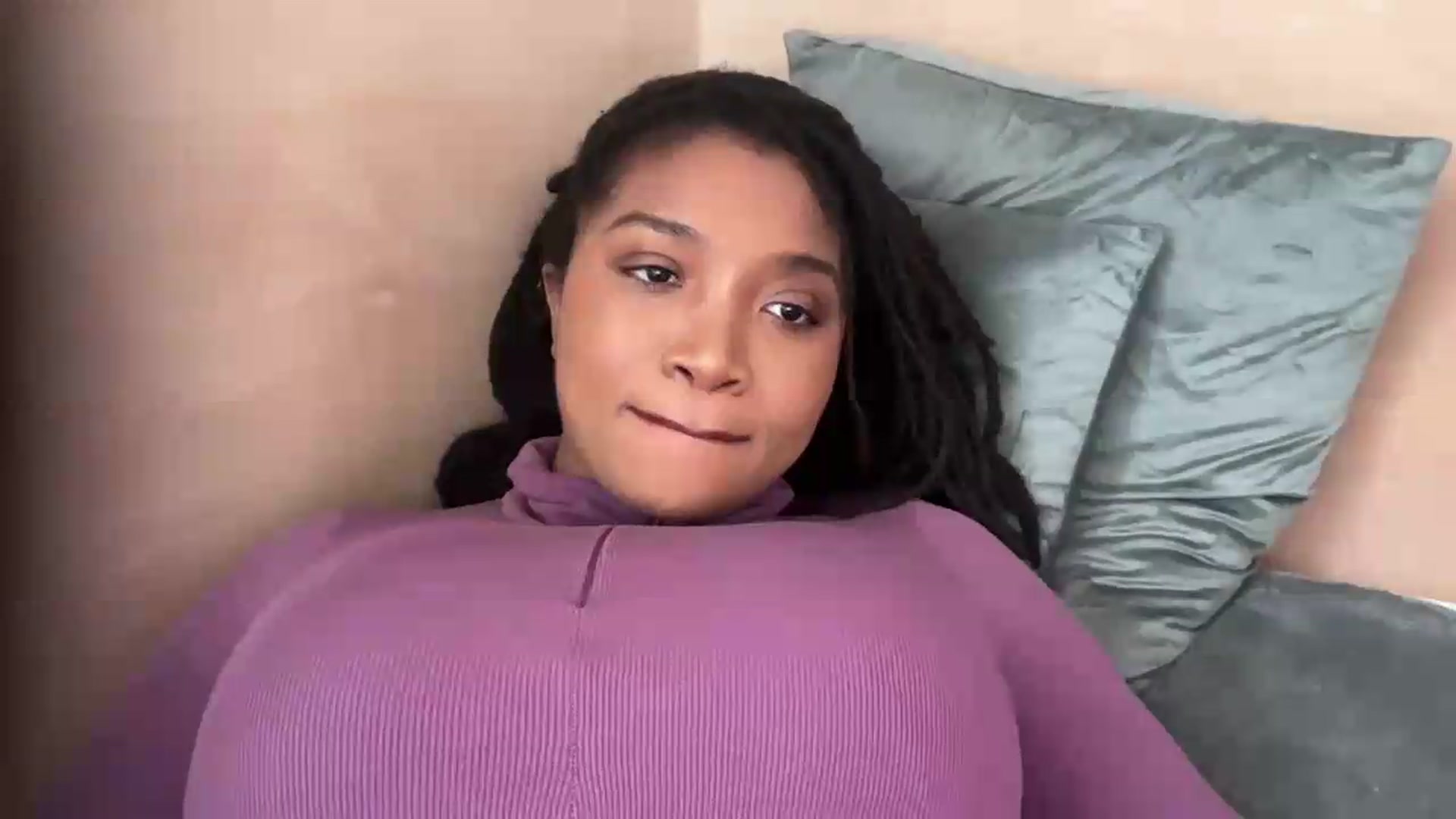Gallery image thumbnail from KimmiDoka's myfreecams stream on, 05/20/2026, 17:43 image 11 of 20