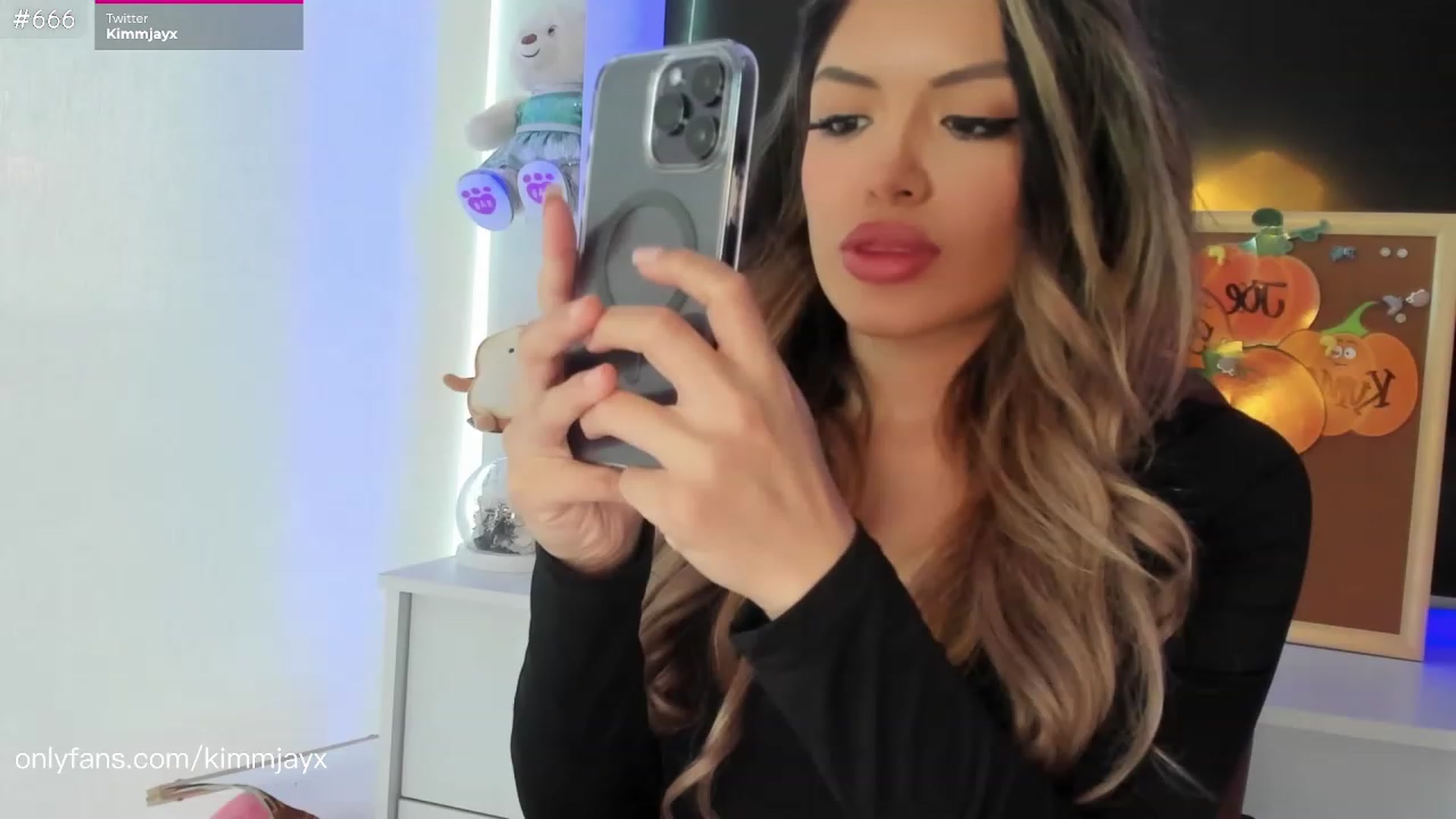 Gallery image thumbnail from Kimmjayx's myfreecams stream on, 11/18/2022, 21:07 image 20 of 20