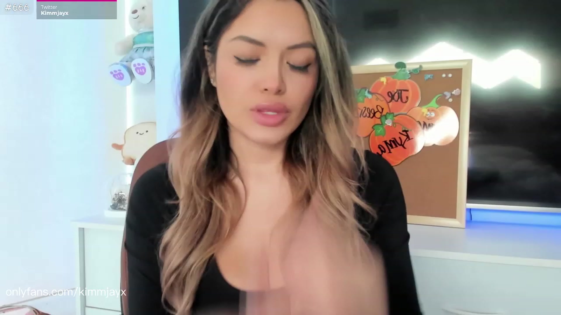 Gallery image thumbnail from Kimmjayx's myfreecams stream on, 11/18/2022, 21:07 image 13 of 20