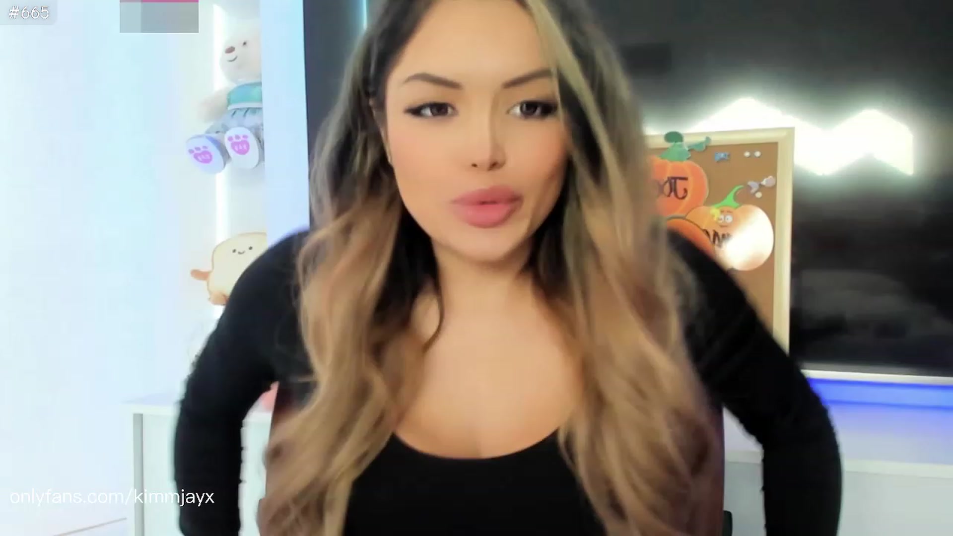 Gallery image thumbnail from Kimmjayx's myfreecams stream on, 11/18/2022, 21:07 image 3 of 20