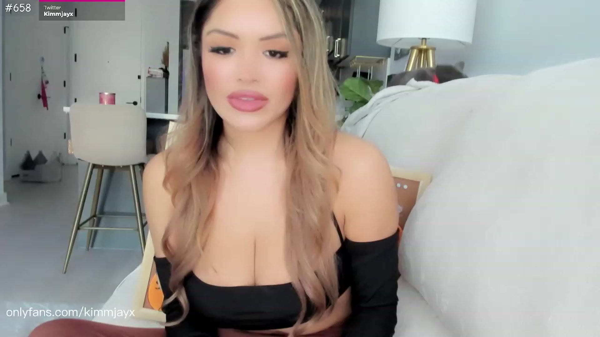 Gallery image thumbnail from Kimmjayx's myfreecams stream on, 11/22/2022, 20:22 image 13 of 20