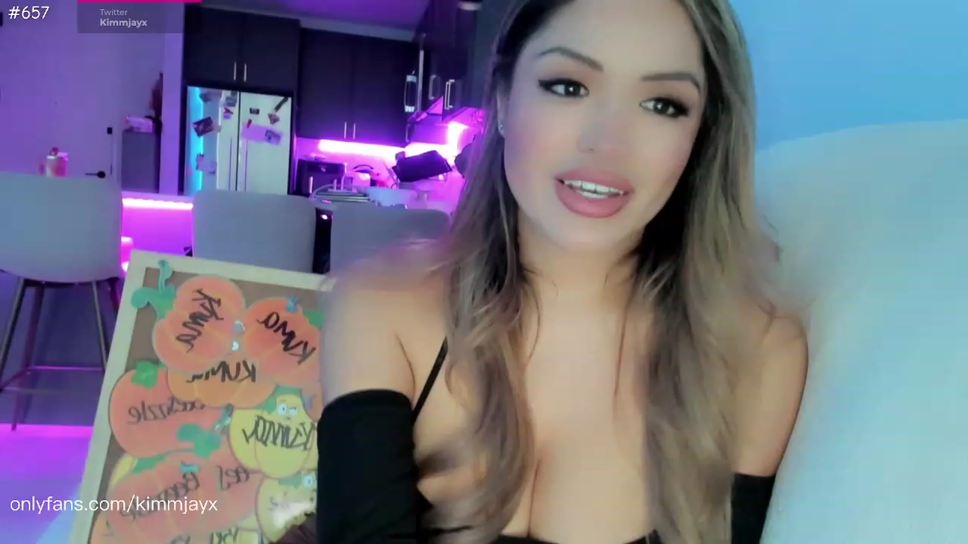 Gallery image thumbnail from Kimmjayx's myfreecams stream on, 11/22/2022, 21:16 image 17 of 20