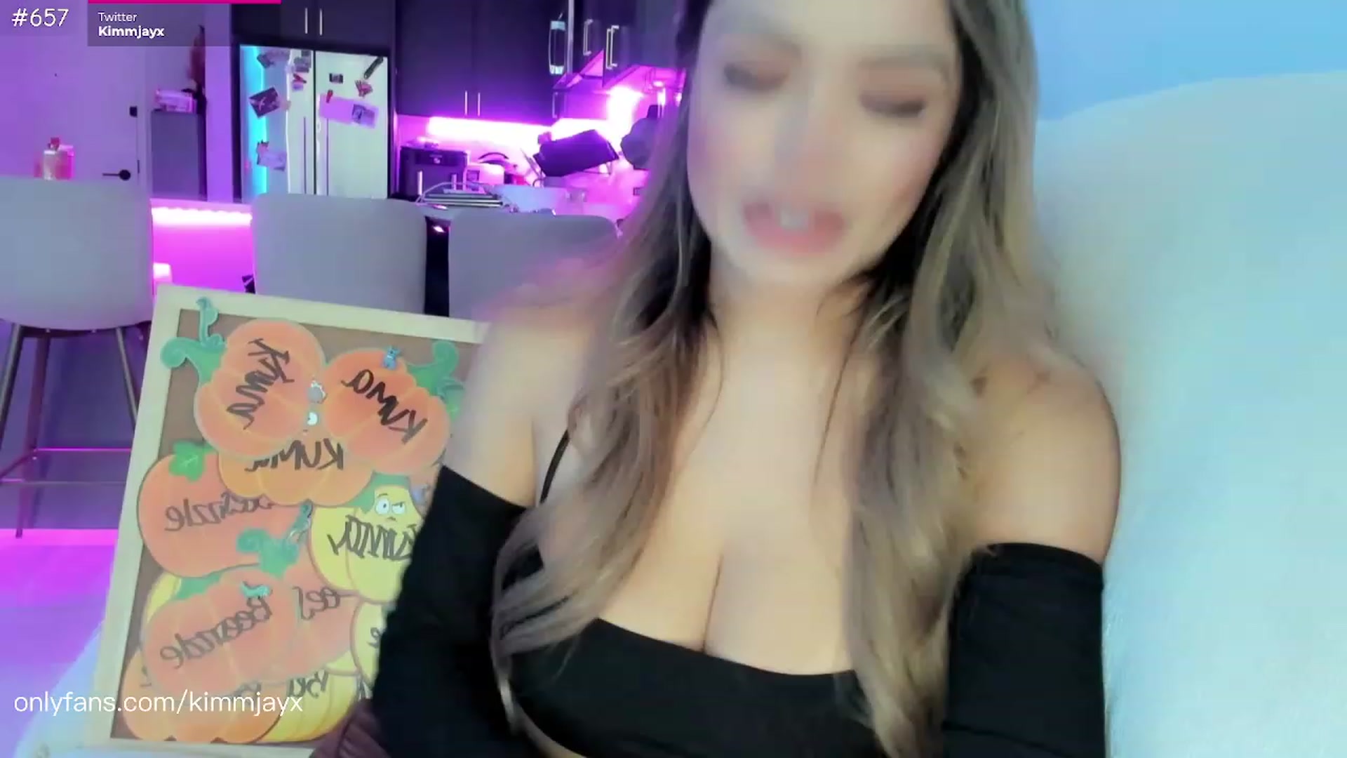 Gallery image thumbnail from Kimmjayx's myfreecams stream on, 11/22/2022, 21:16 image 18 of 20