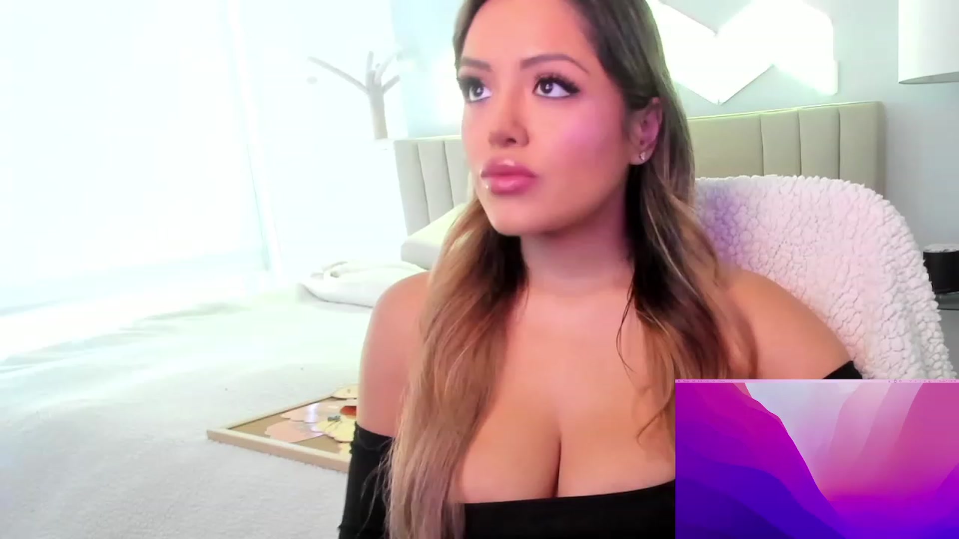 Gallery image thumbnail from Kimmjayx's myfreecams stream on, 12/01/2022, 20:32 image 5 of 20