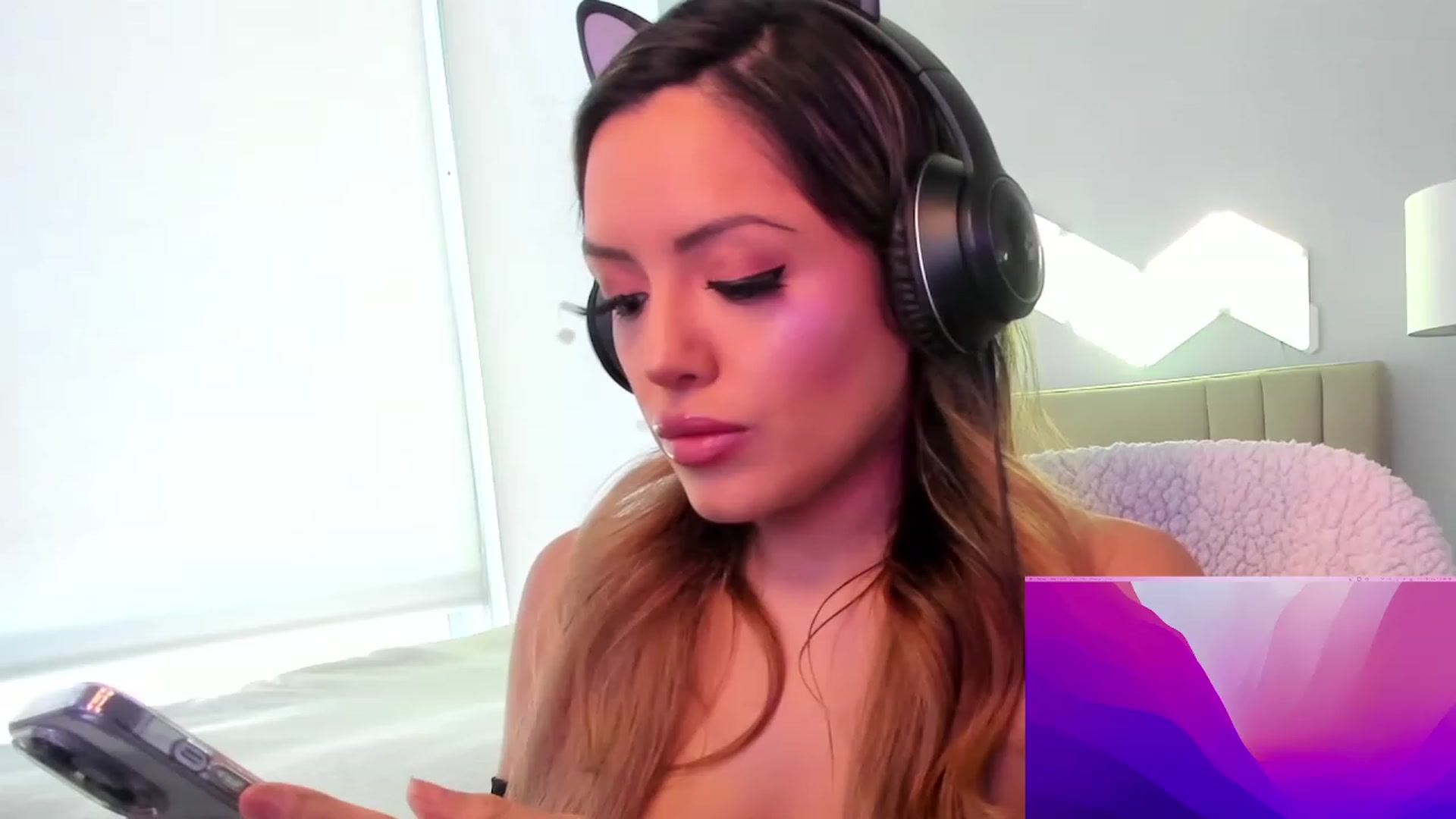Gallery image thumbnail from Kimmjayx's myfreecams stream on, 12/01/2022, 20:32 image 2 of 20