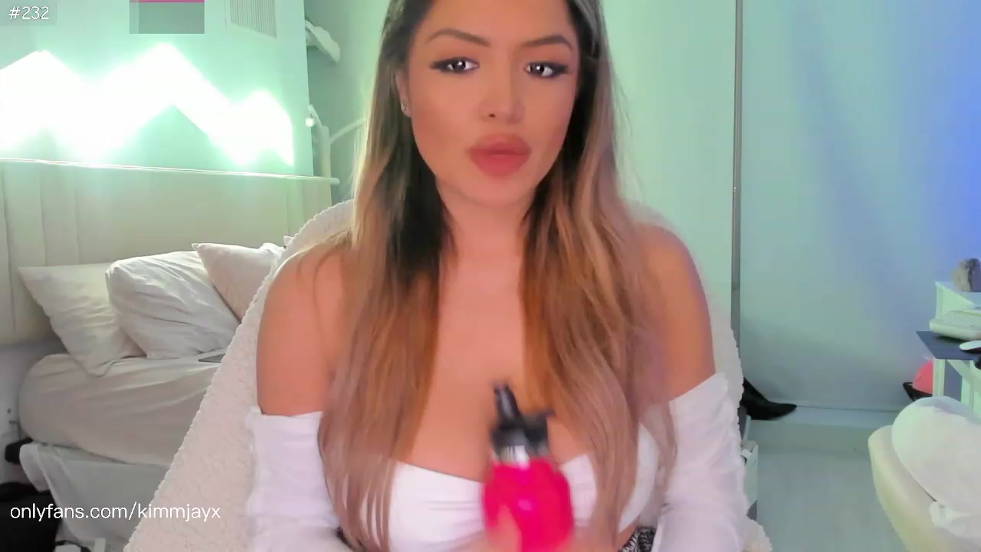Gallery image thumbnail from Kimmjayx's myfreecams stream on, 12/06/2022, 04:00 image 8 of 20