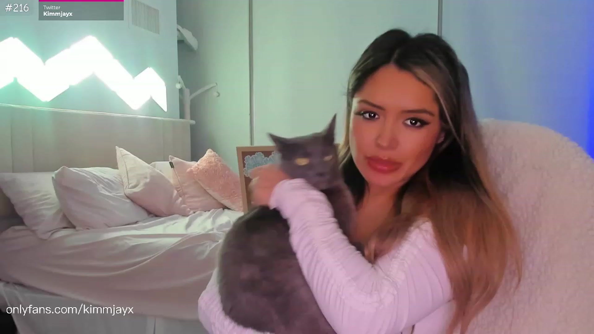 Gallery image thumbnail from Kimmjayx's myfreecams stream on, 12/06/2022, 04:38 image 17 of 20