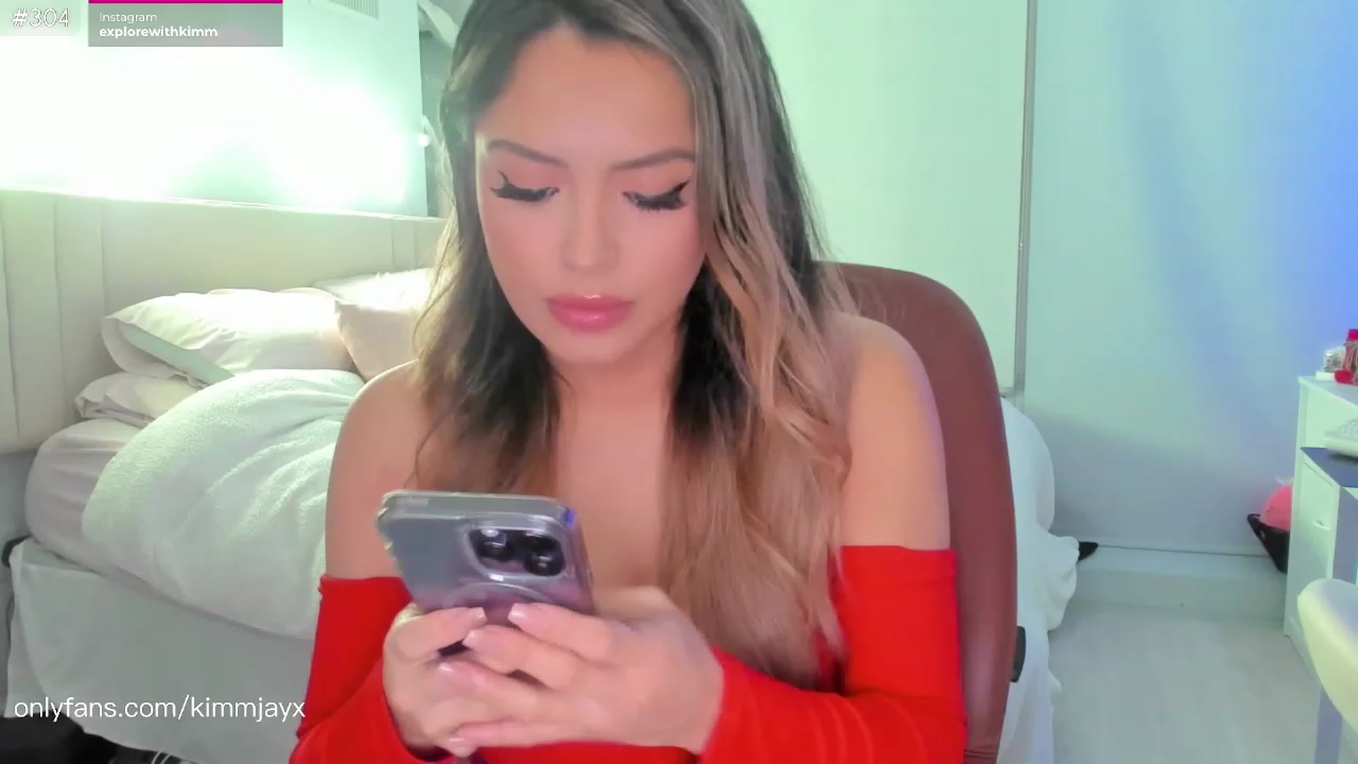 Gallery image thumbnail from Kimmjayx's myfreecams stream on, 12/08/2022, 22:00 image 17 of 20