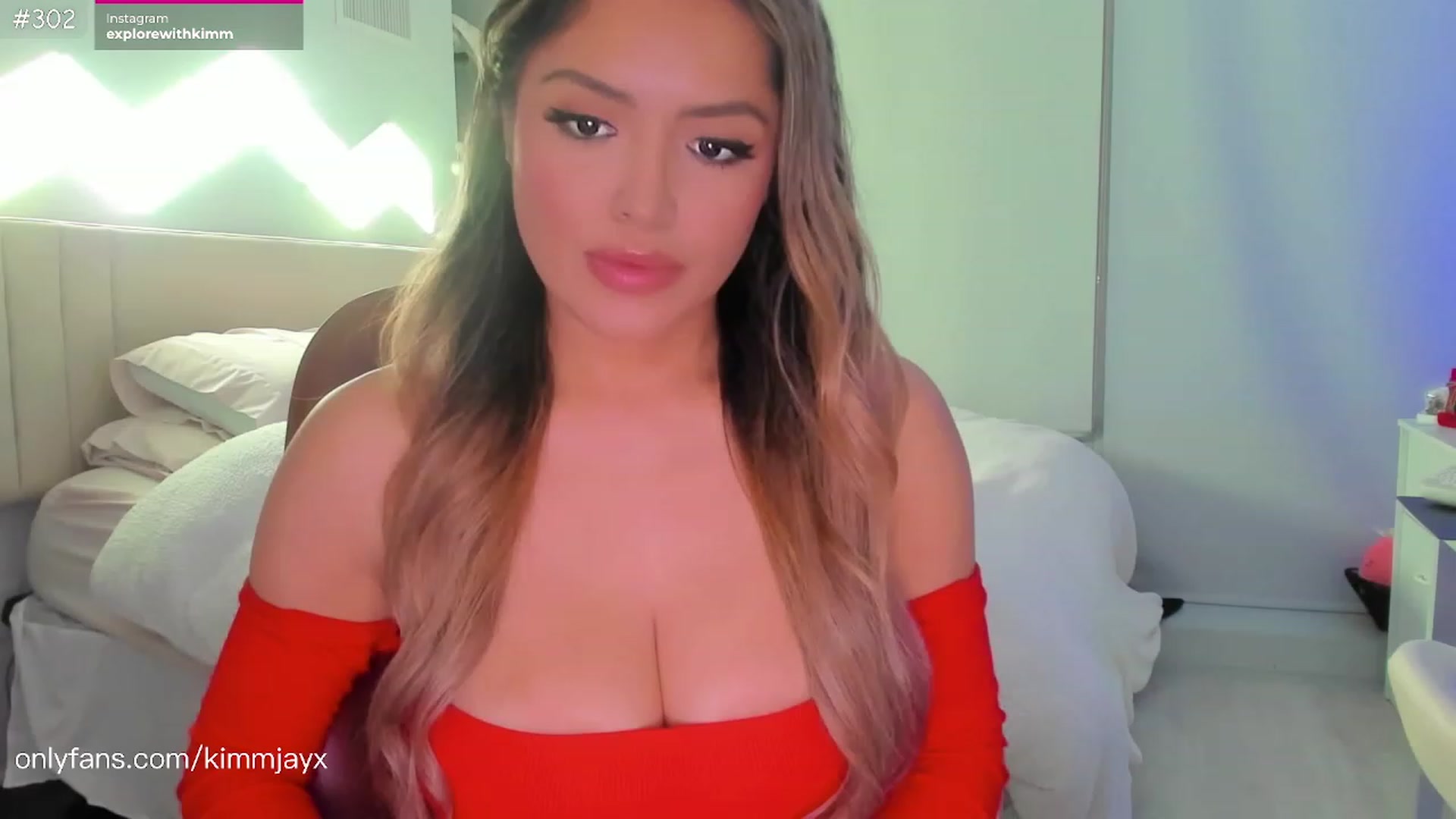 Gallery image thumbnail from Kimmjayx's myfreecams stream on, 12/08/2022, 22:31 image 14 of 20