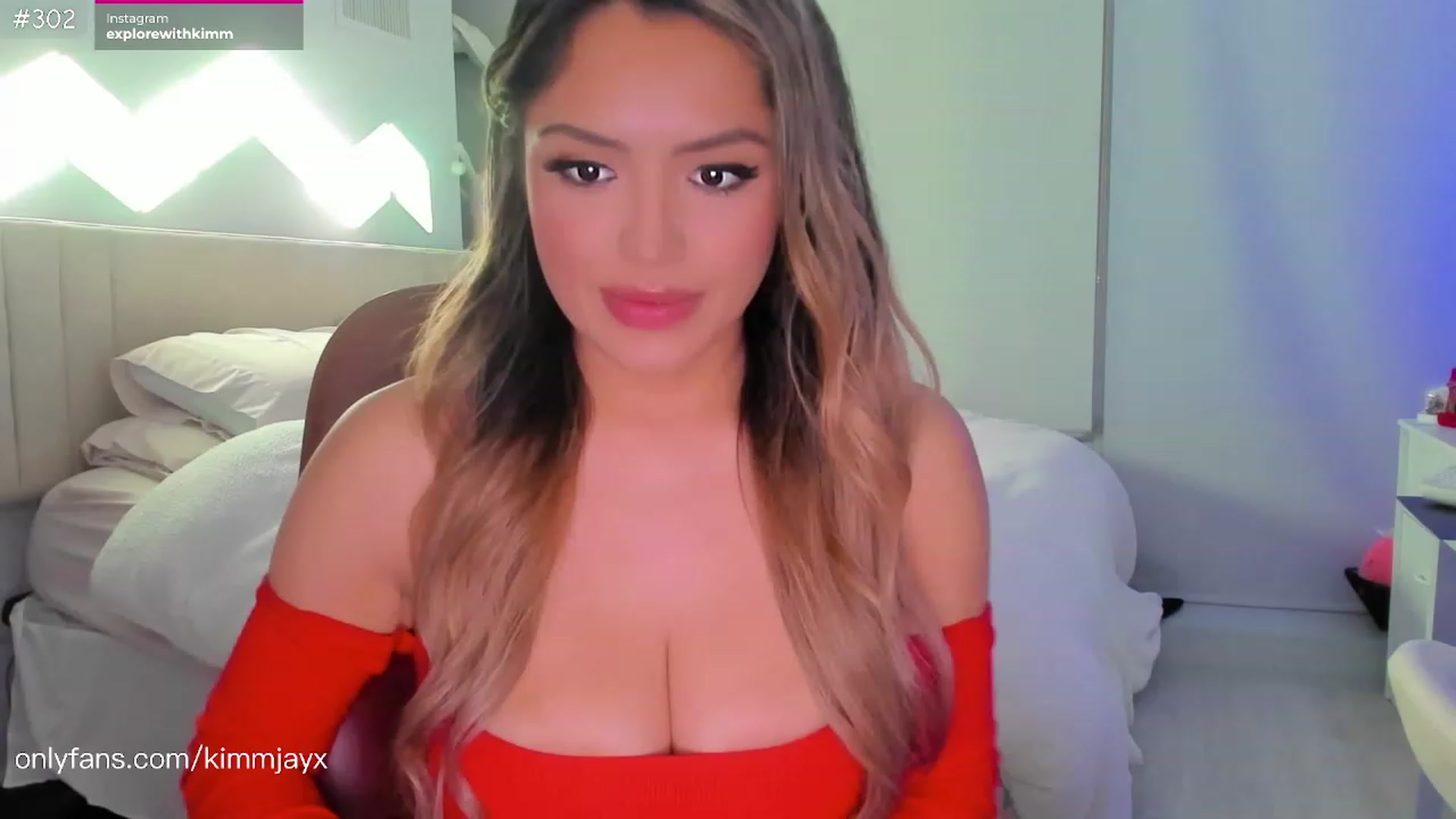 Gallery image thumbnail from Kimmjayx's myfreecams stream on, 12/08/2022, 22:31 image 18 of 20