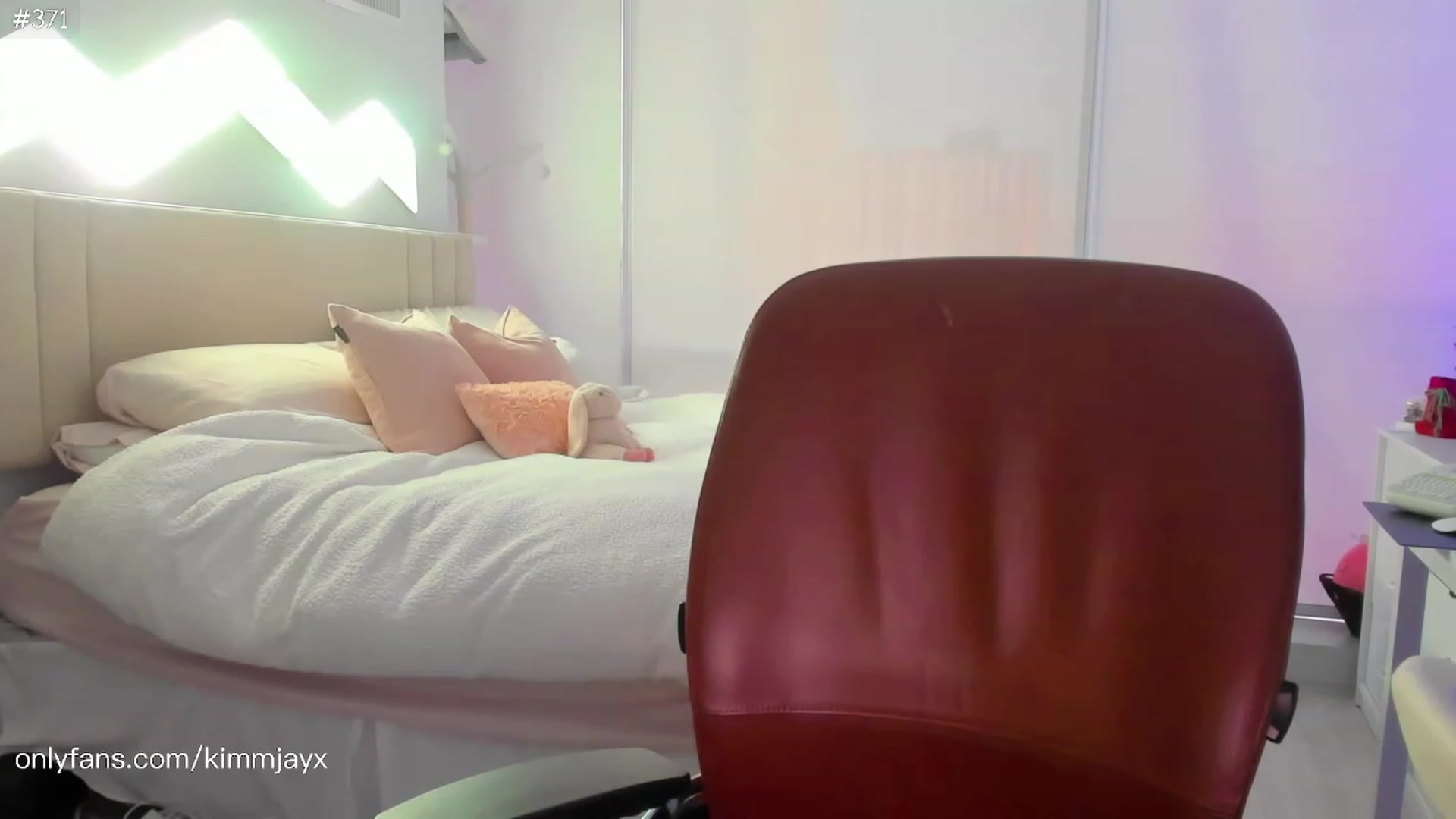 Gallery image thumbnail from Kimmjayx's myfreecams stream on, 12/09/2022, 22:06 image 4 of 20